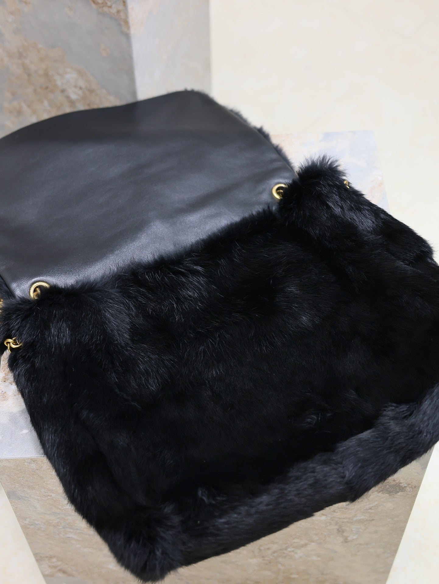 JAMIE 4.3 LARGE BAG 43 IN BLACK LAMB FUR GOLD HARDWARE