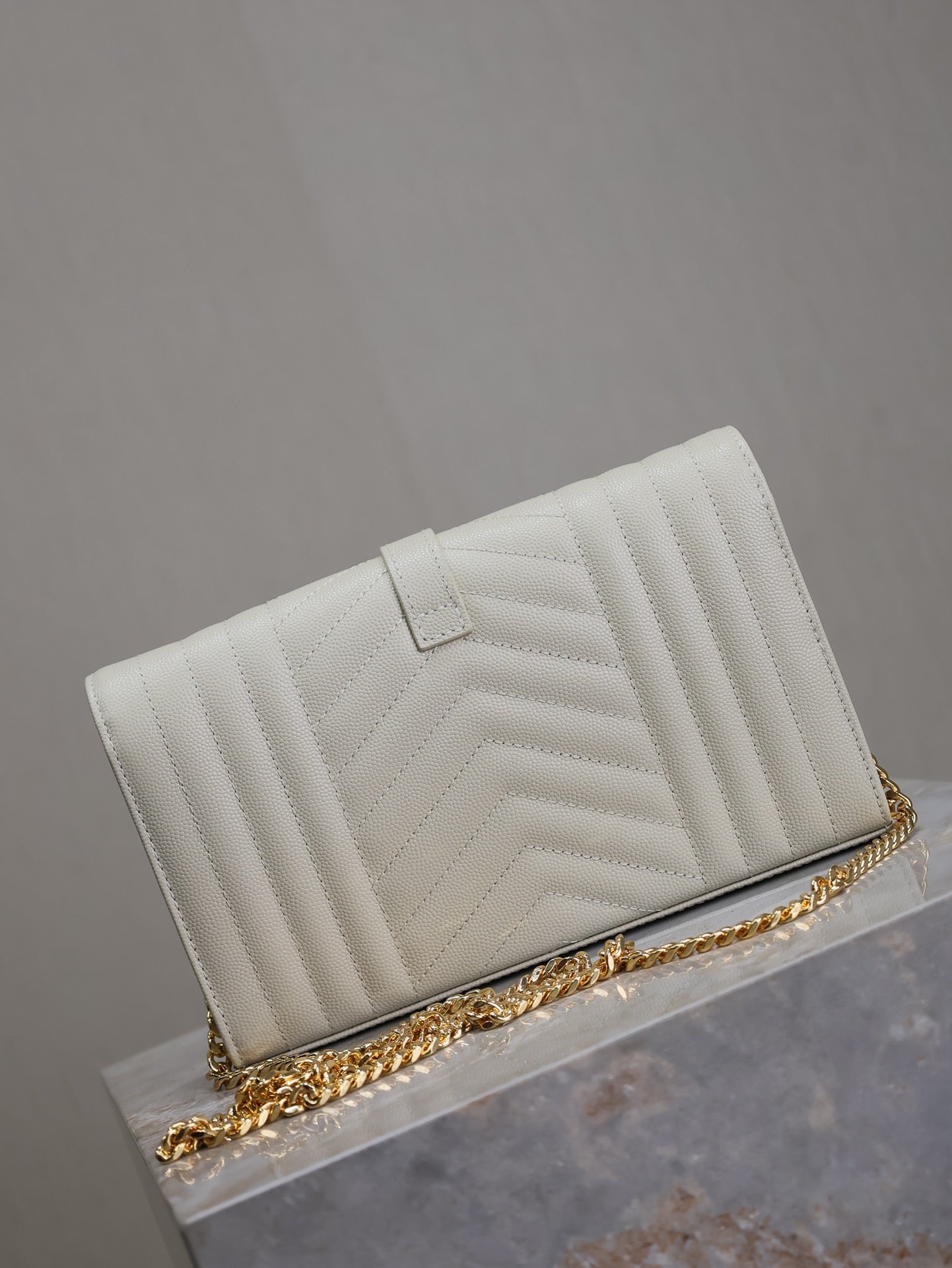 ENVELOPE CHAIN BAG 22 IN WHITE LAMBSKIN GOLD HARDWARE