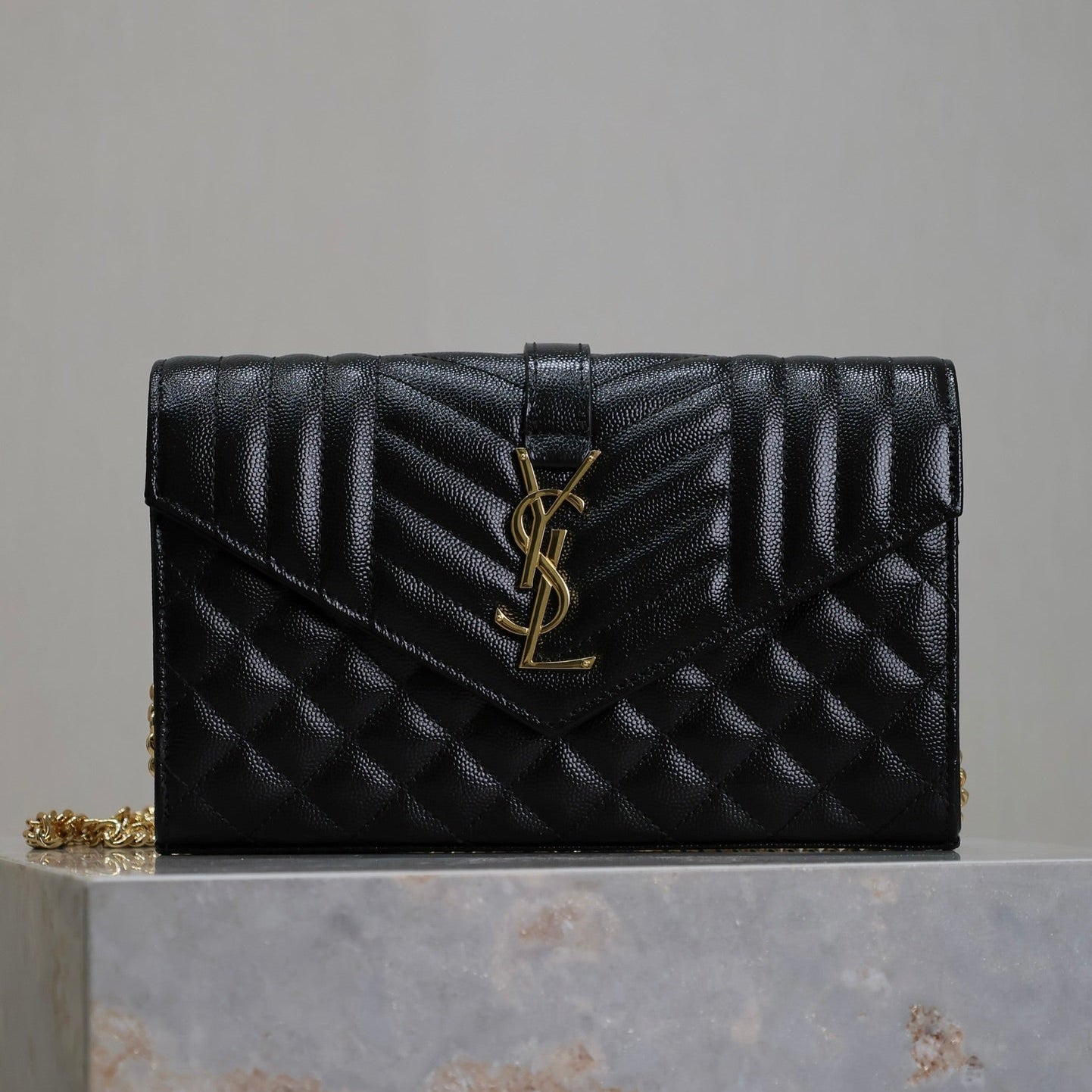 ENVELOPE CHAIN BAG 22 IN BLACK LAMBSKIN GOLD HARDWARE