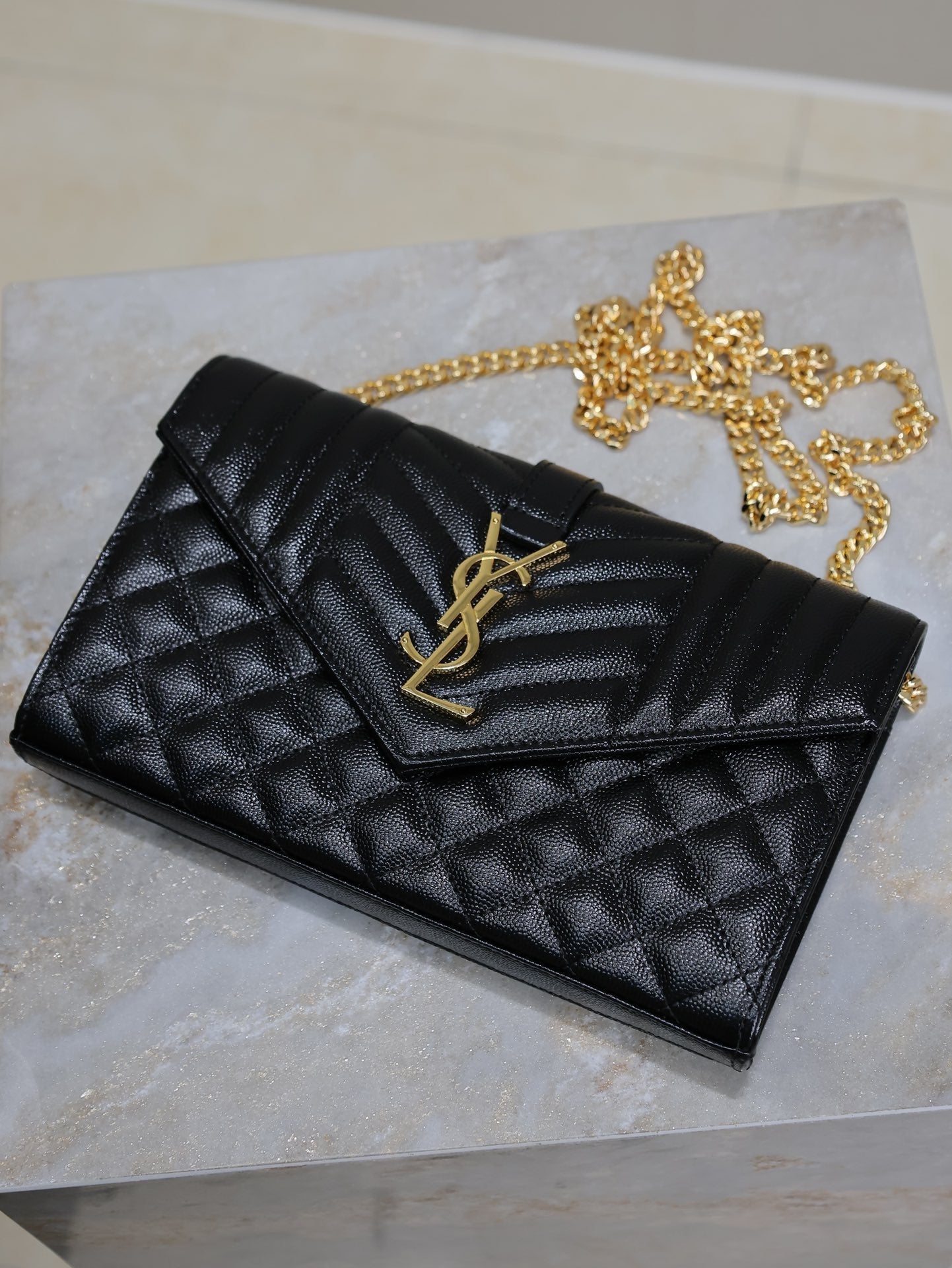 ENVELOPE CHAIN BAG 22 IN BLACK LAMBSKIN GOLD HARDWARE