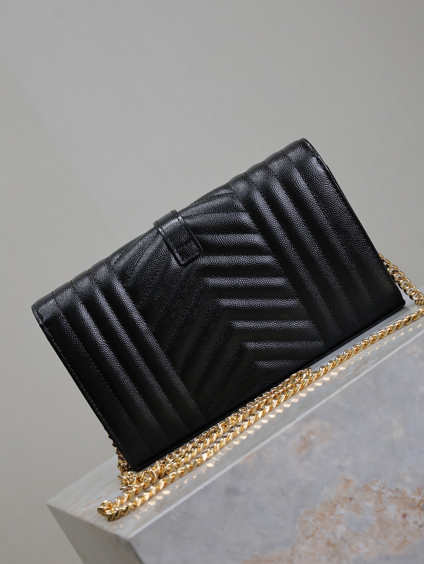 ENVELOPE CHAIN BAG 22 IN BLACK LAMBSKIN GOLD HARDWARE