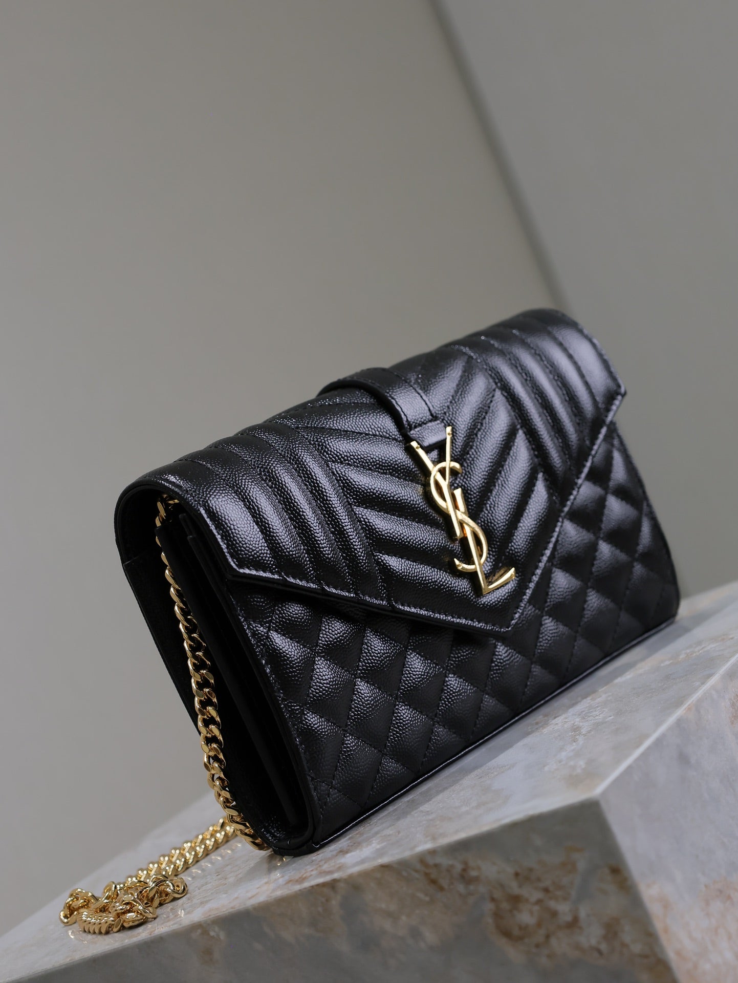 ENVELOPE CHAIN BAG 22 IN BLACK LAMBSKIN GOLD HARDWARE