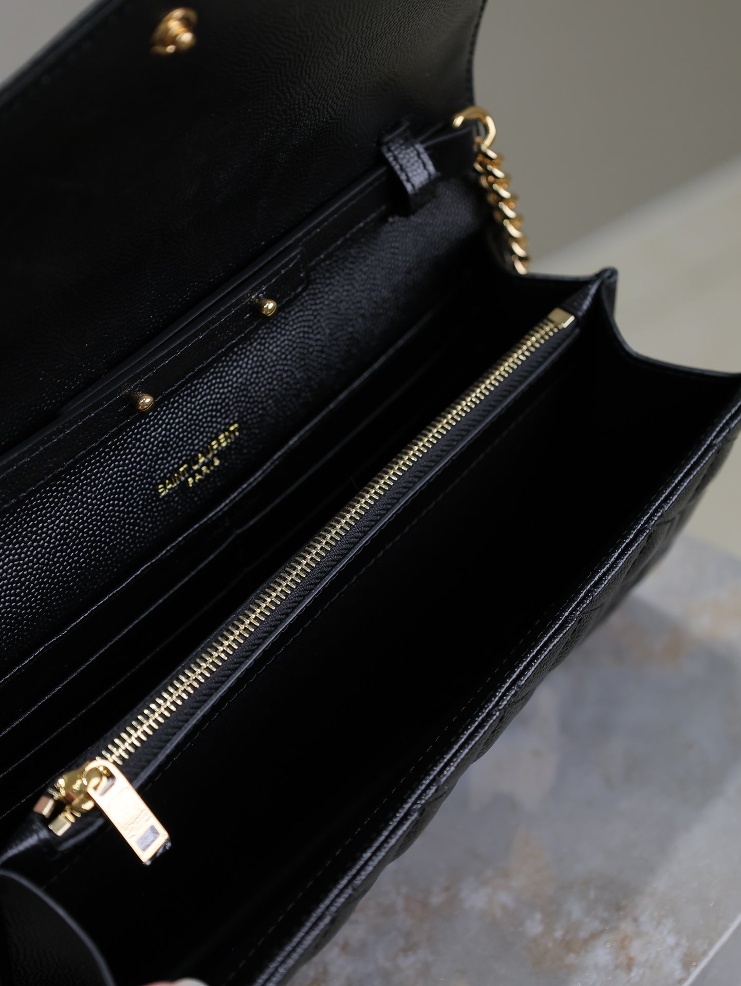 ENVELOPE CHAIN BAG 22 IN BLACK LAMBSKIN GOLD HARDWARE