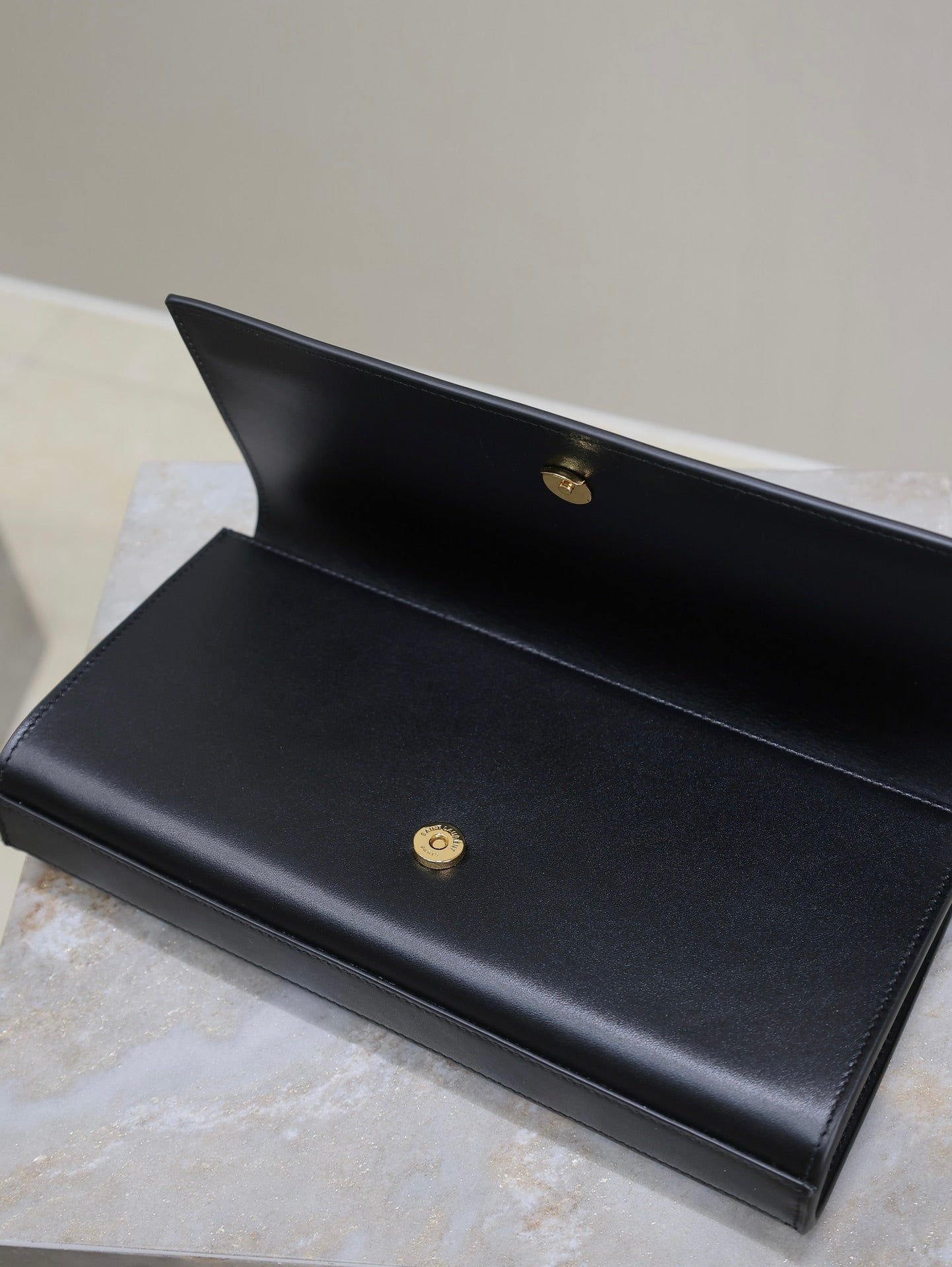 CLASSIC KATE CLUTCH 27 IN BLACK LAMBSKIN GOLD HARDWARE