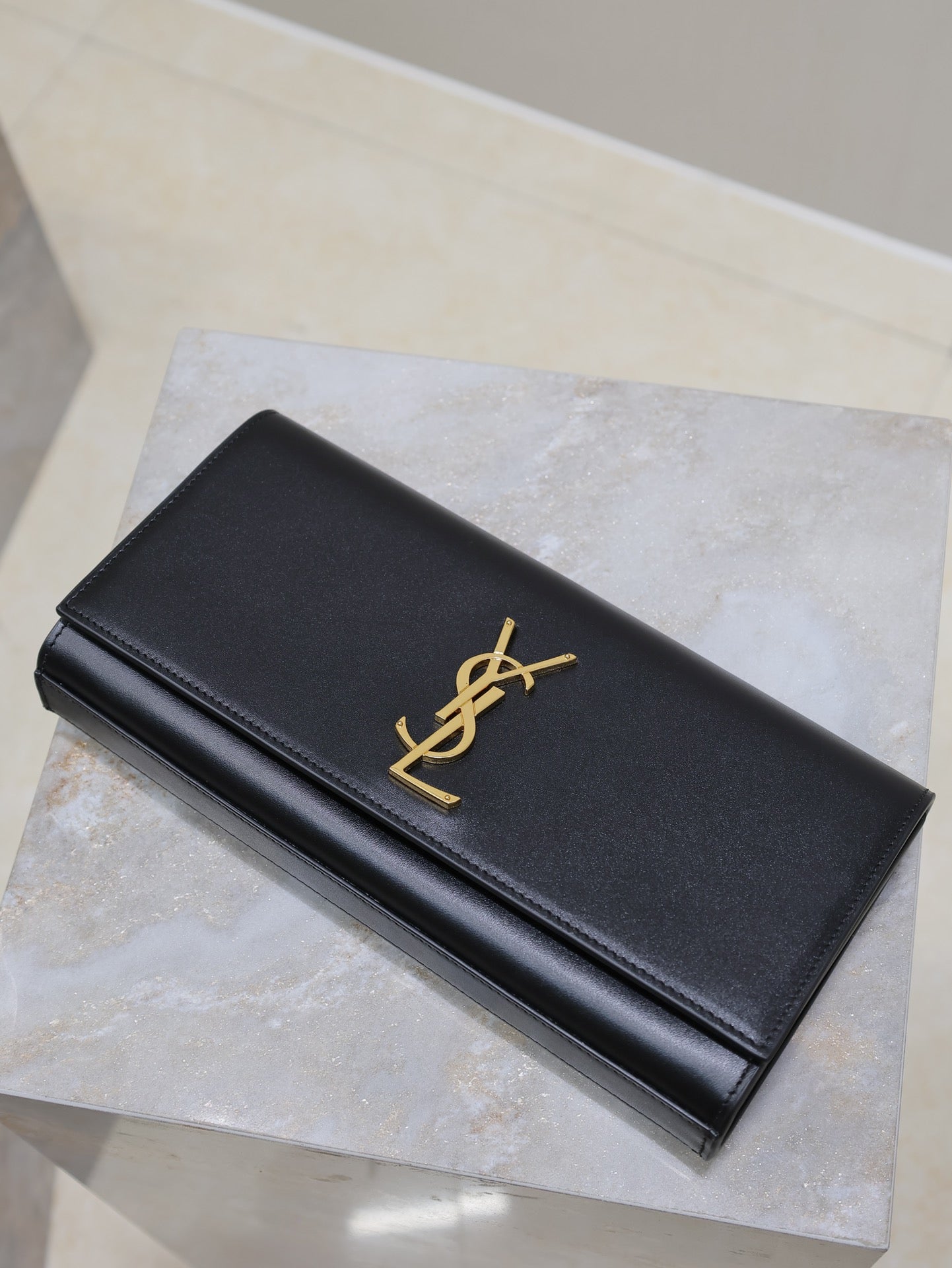 CLASSIC KATE CLUTCH 27 IN BLACK LAMBSKIN GOLD HARDWARE