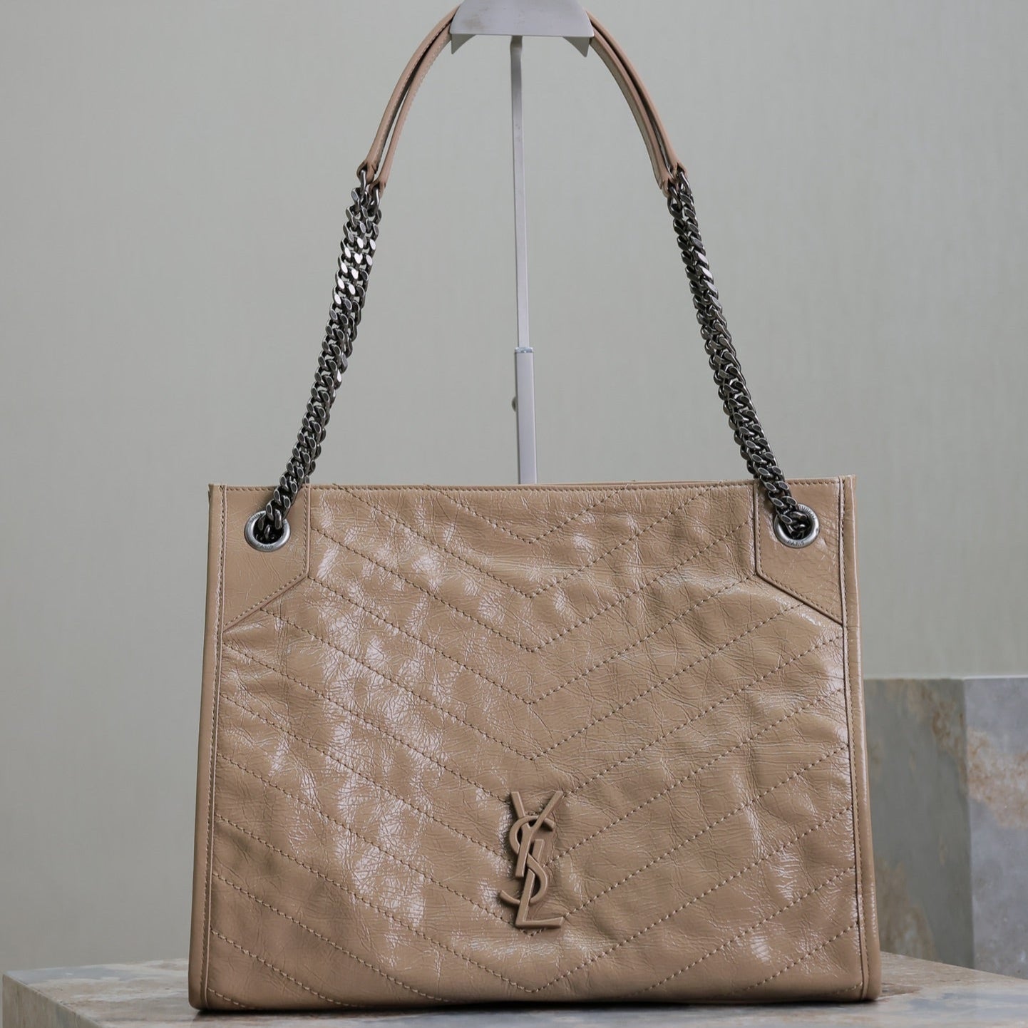 NIKI SHOPPING BAG 33 IN LIGHT BROWN CRUMPLED CALFSKIN