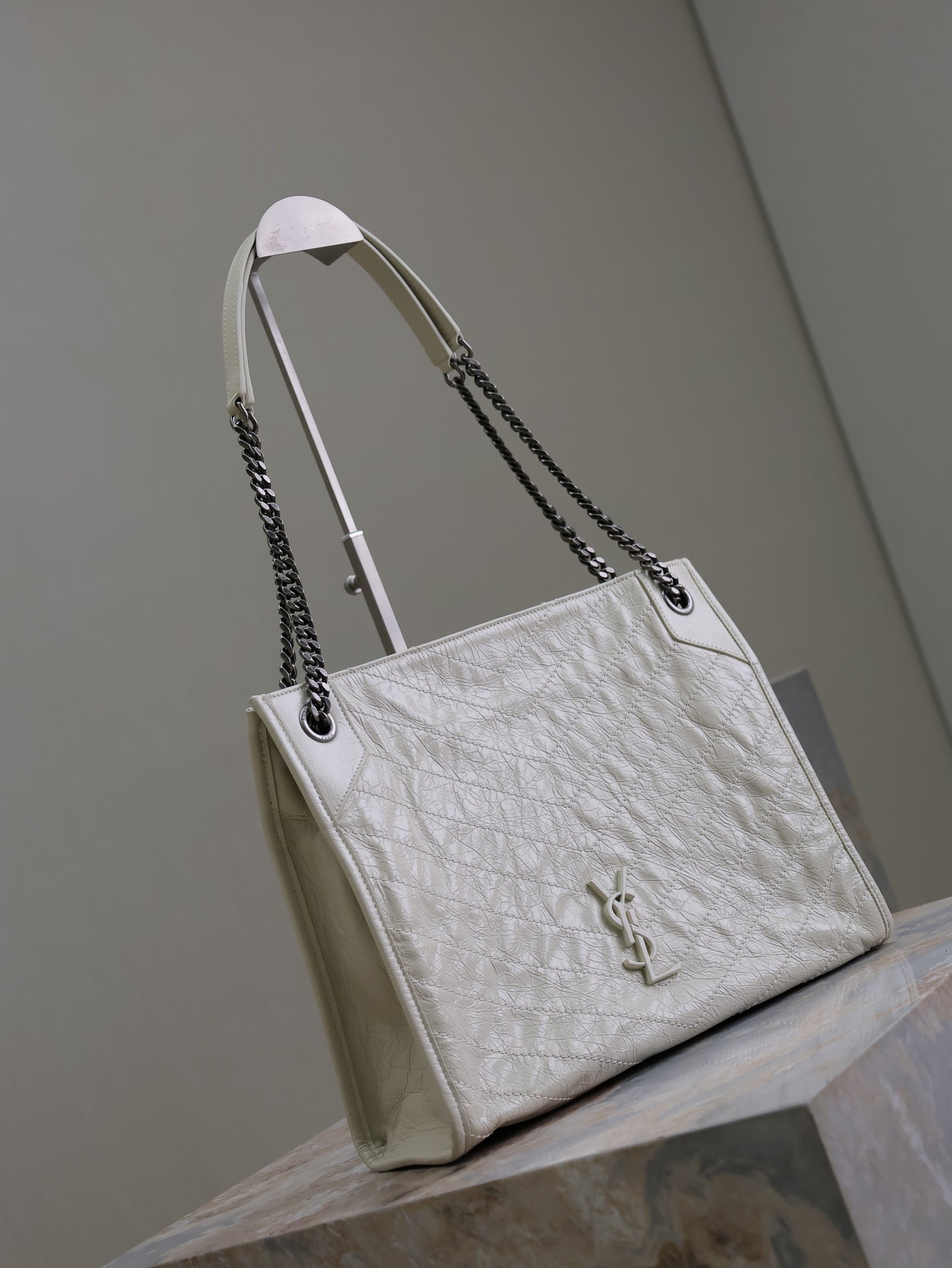 NIKI SHOPPING BAG 33 IN WHITE CRUMPLED CALFSKIN