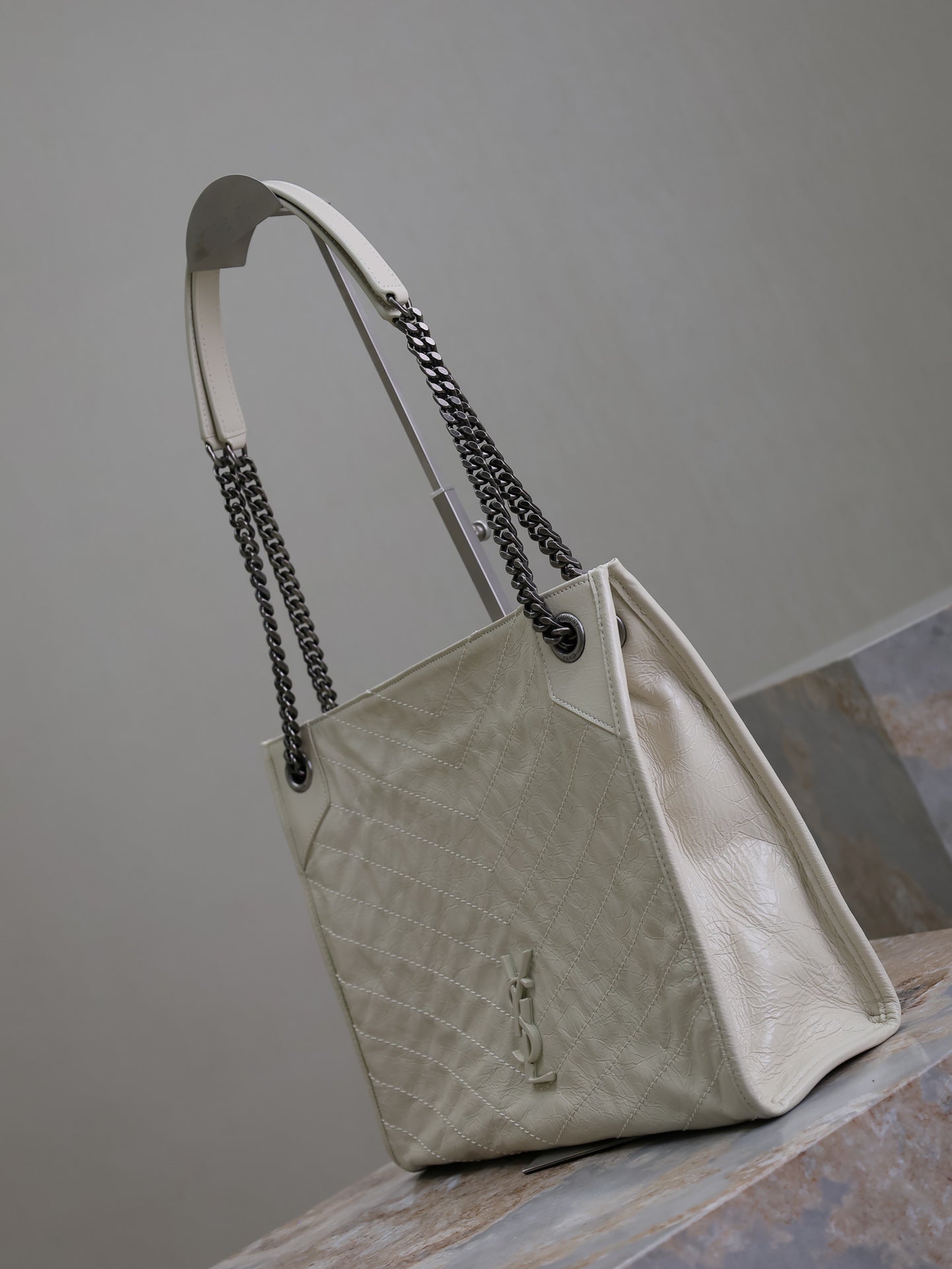 NIKI SHOPPING BAG 33 IN WHITE CRUMPLED CALFSKIN