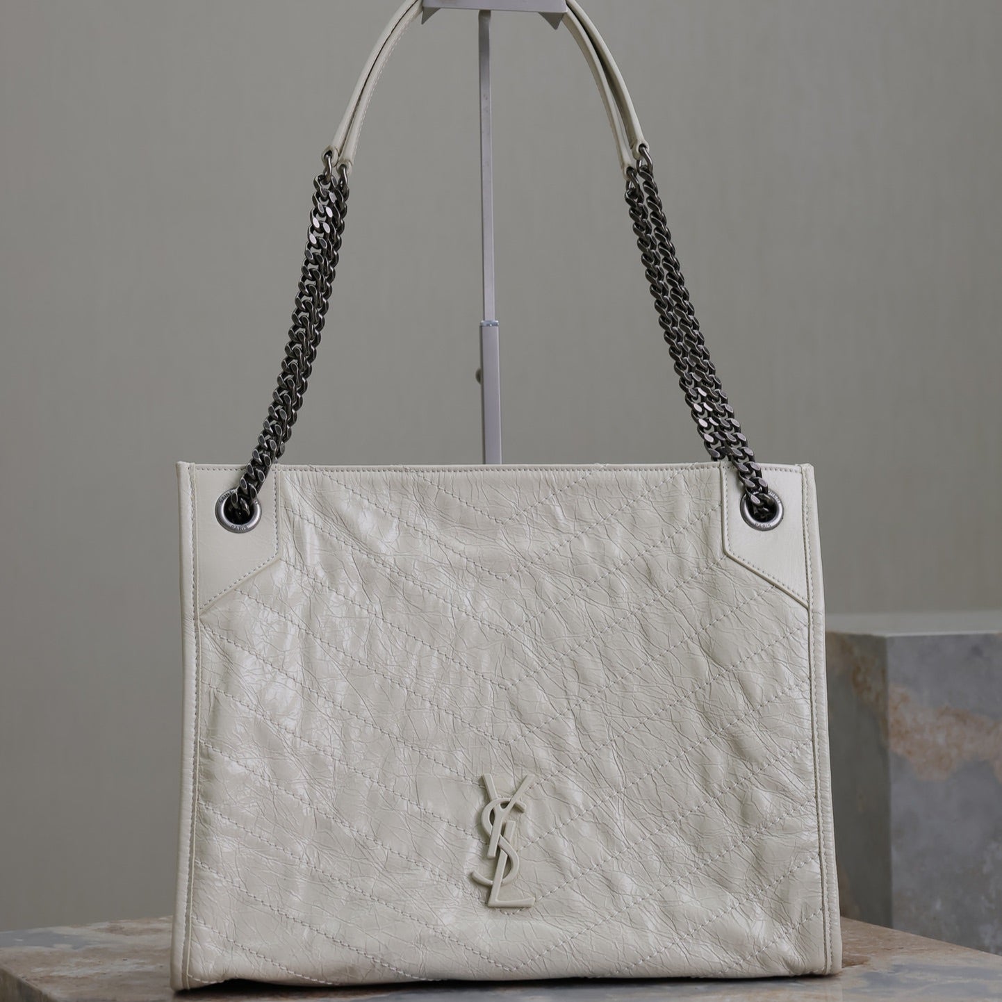 NIKI SHOPPING BAG 33 IN WHITE CRUMPLED CALFSKIN