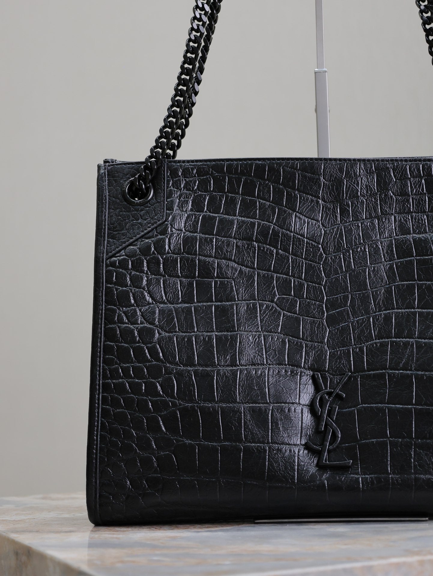 NIKI SHOPPING BAG 33 IN BLACK CROCODILE-EMBOSSED CALFSKIN