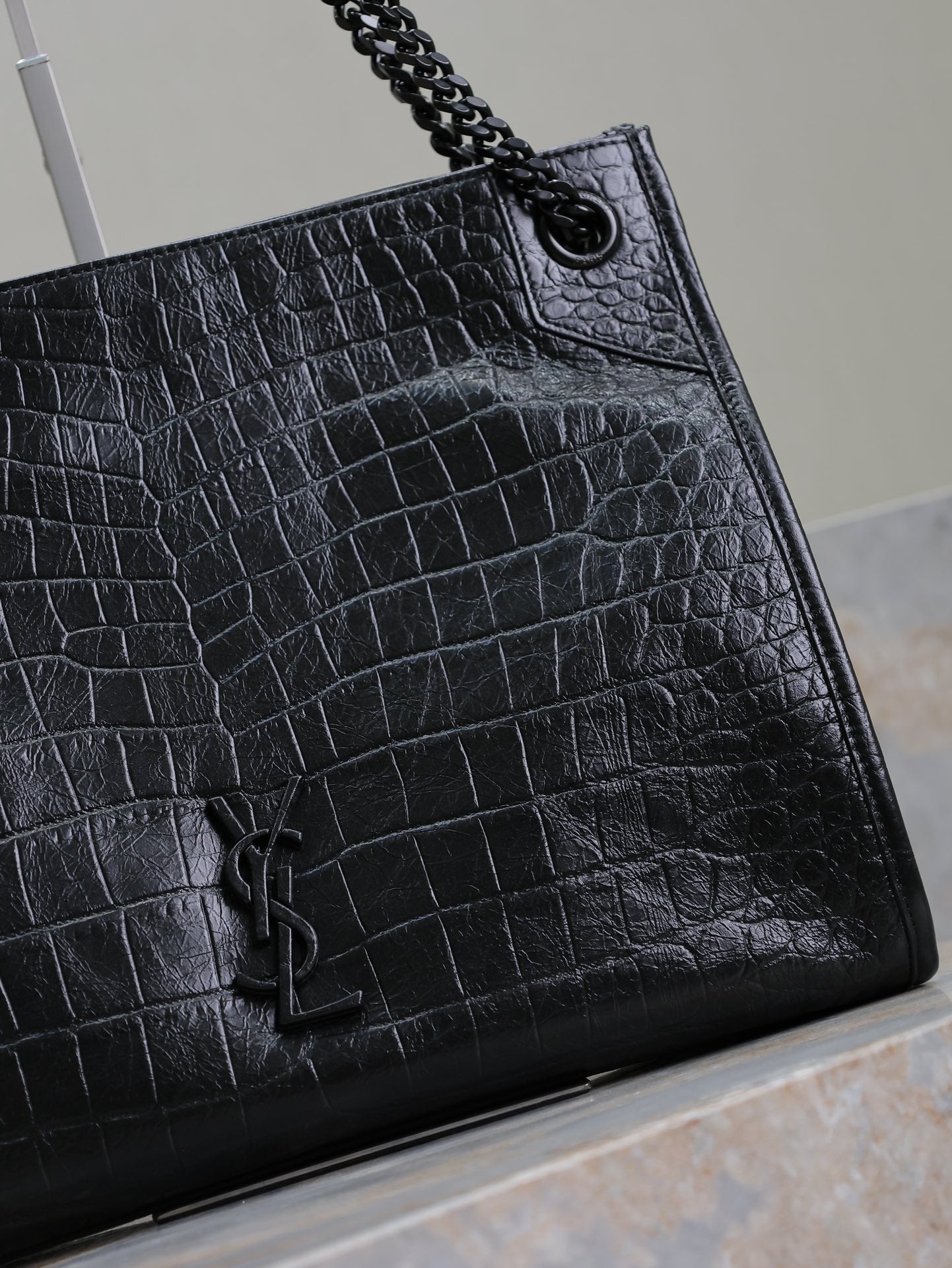 NIKI SHOPPING BAG 33 IN BLACK CROCODILE-EMBOSSED CALFSKIN