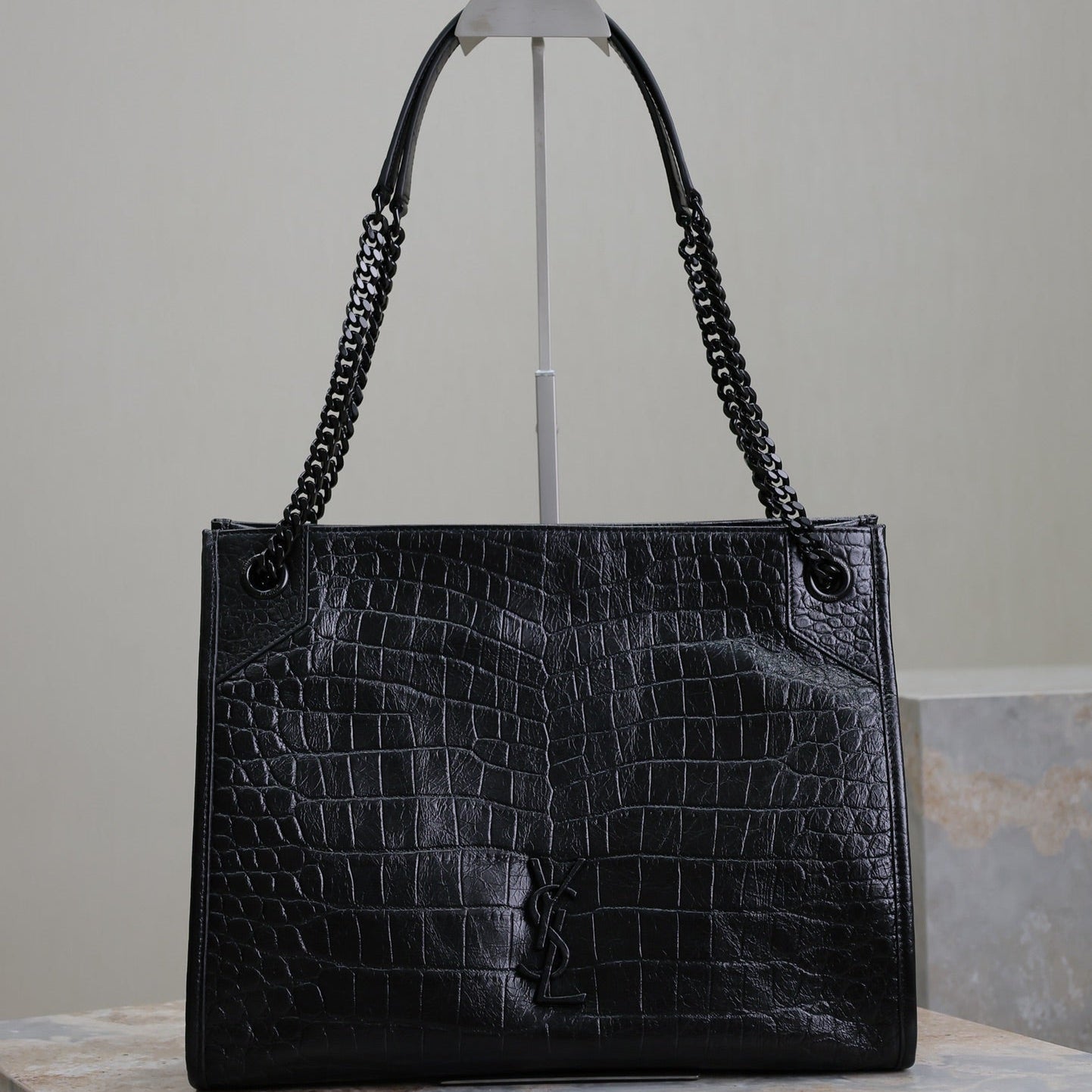 NIKI SHOPPING BAG 33 IN BLACK CROCODILE-EMBOSSED CALFSKIN