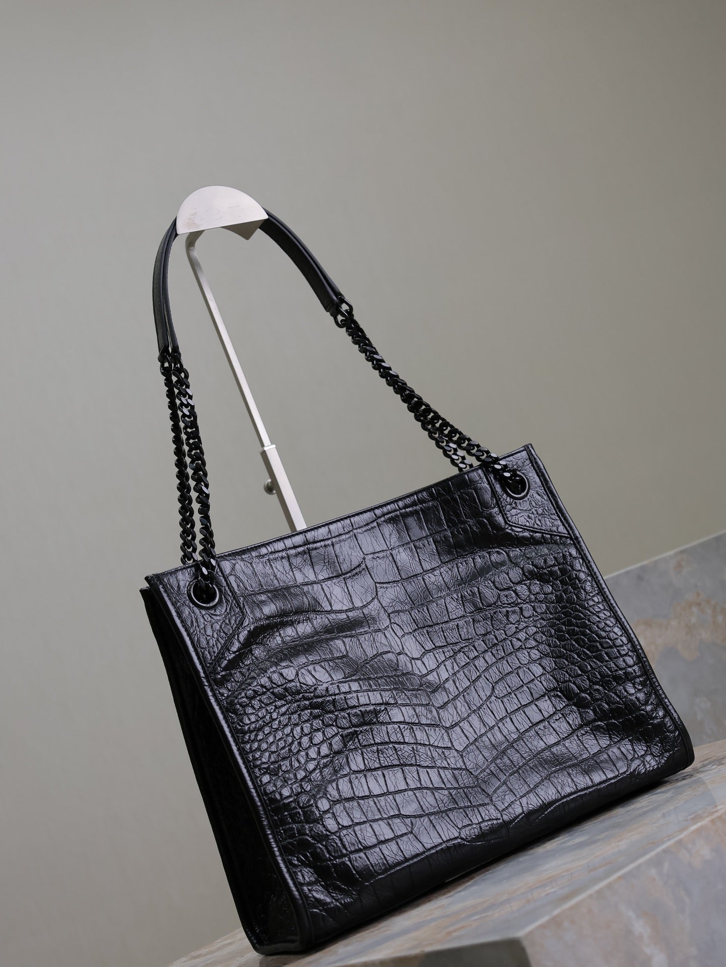 NIKI SHOPPING BAG 33 IN BLACK CROCODILE-EMBOSSED CALFSKIN