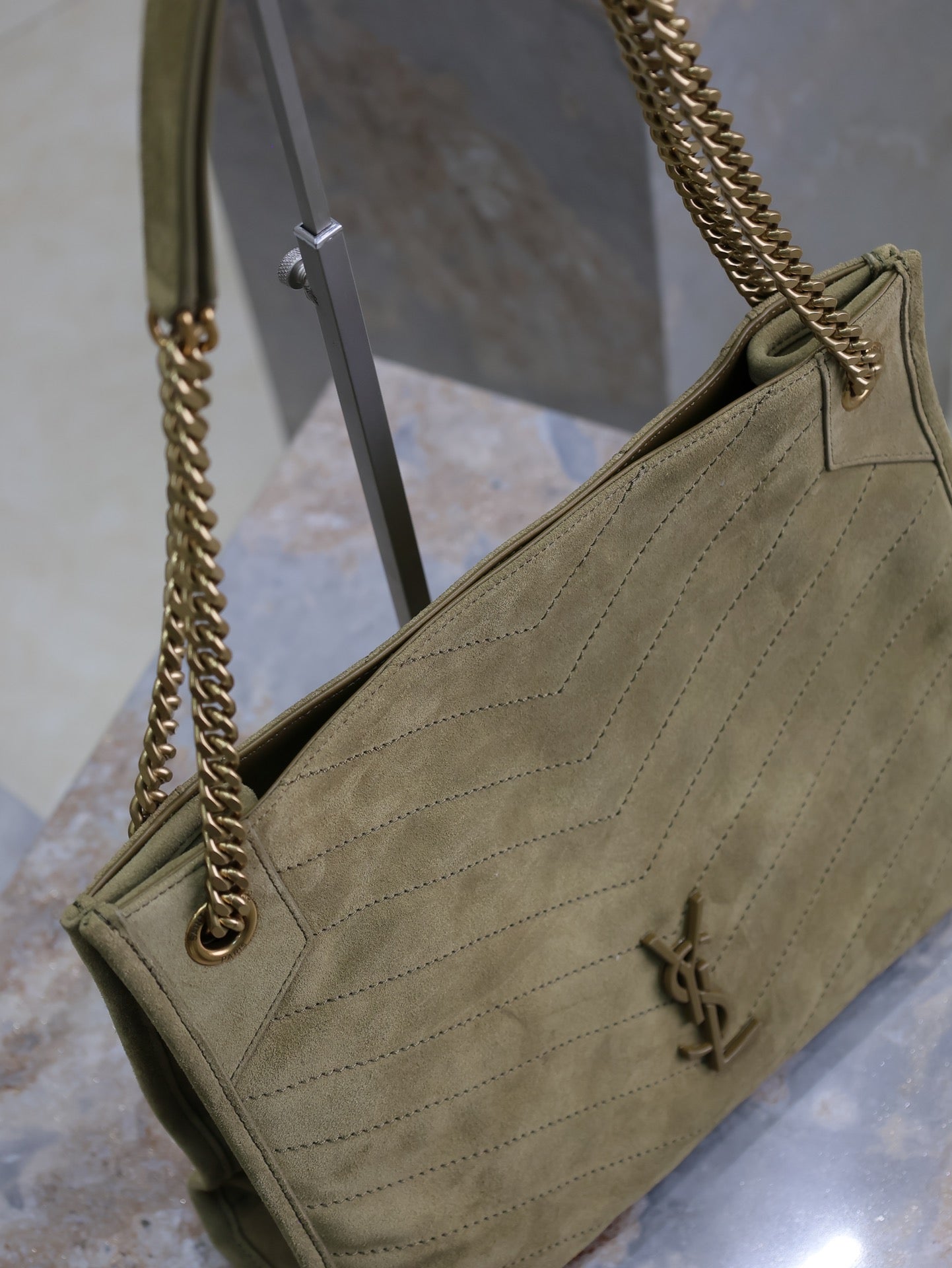 NIKI SHOPPING BAG 33 IN ECRU BEIGE SUEDE GOLD HARDWARE