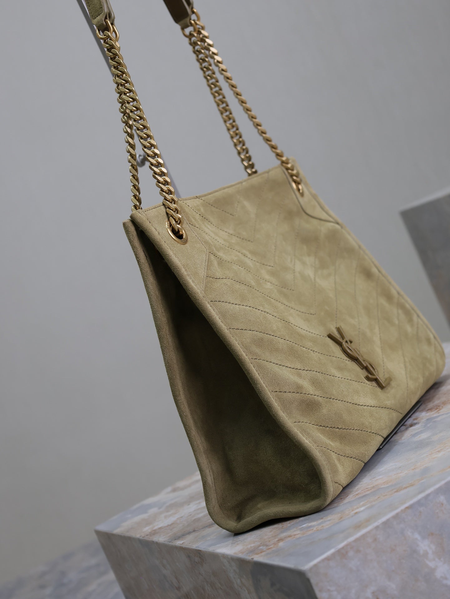 NIKI SHOPPING BAG 33 IN ECRU BEIGE SUEDE GOLD HARDWARE