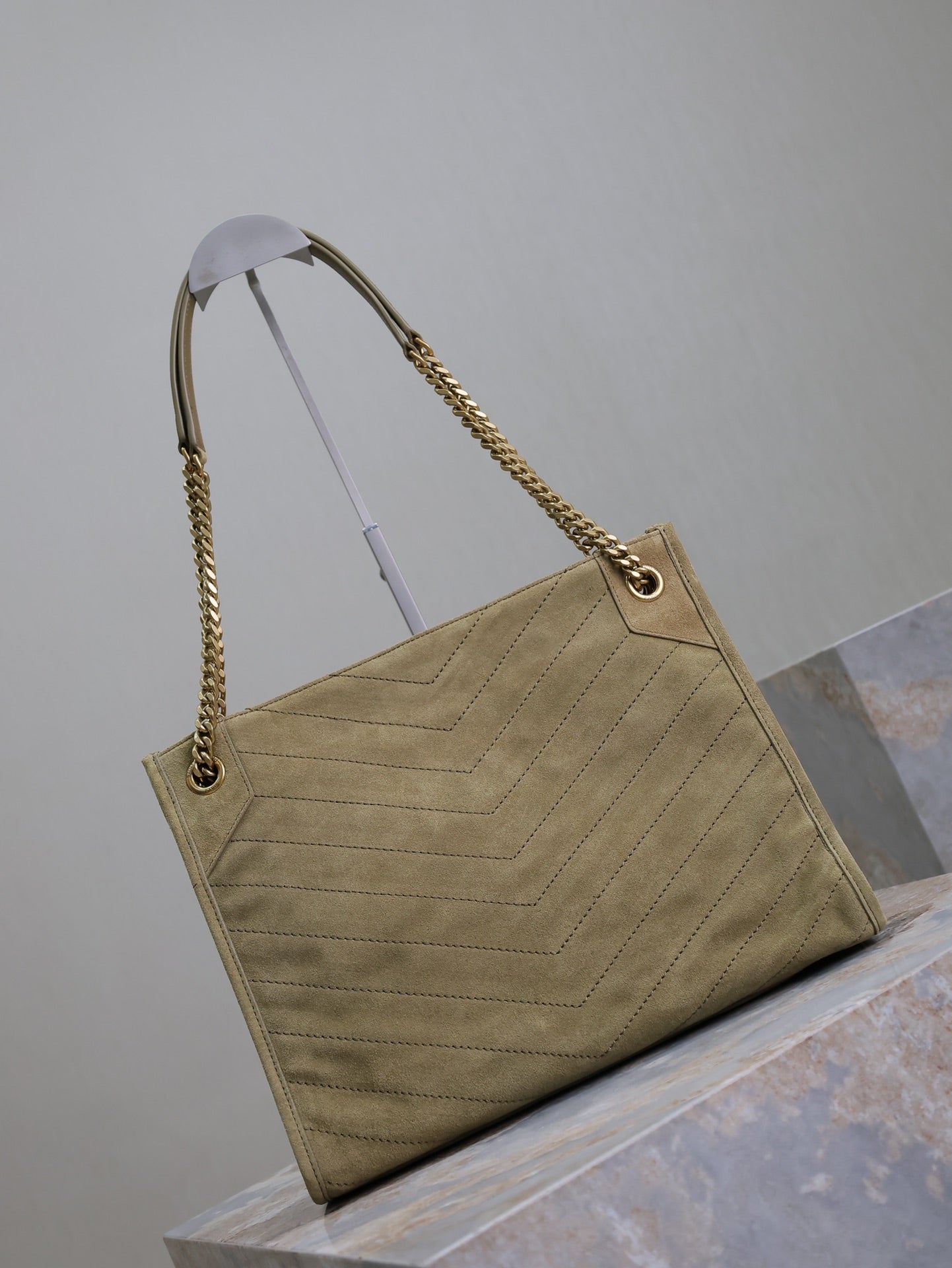 NIKI SHOPPING BAG 33 IN ECRU BEIGE SUEDE GOLD HARDWARE