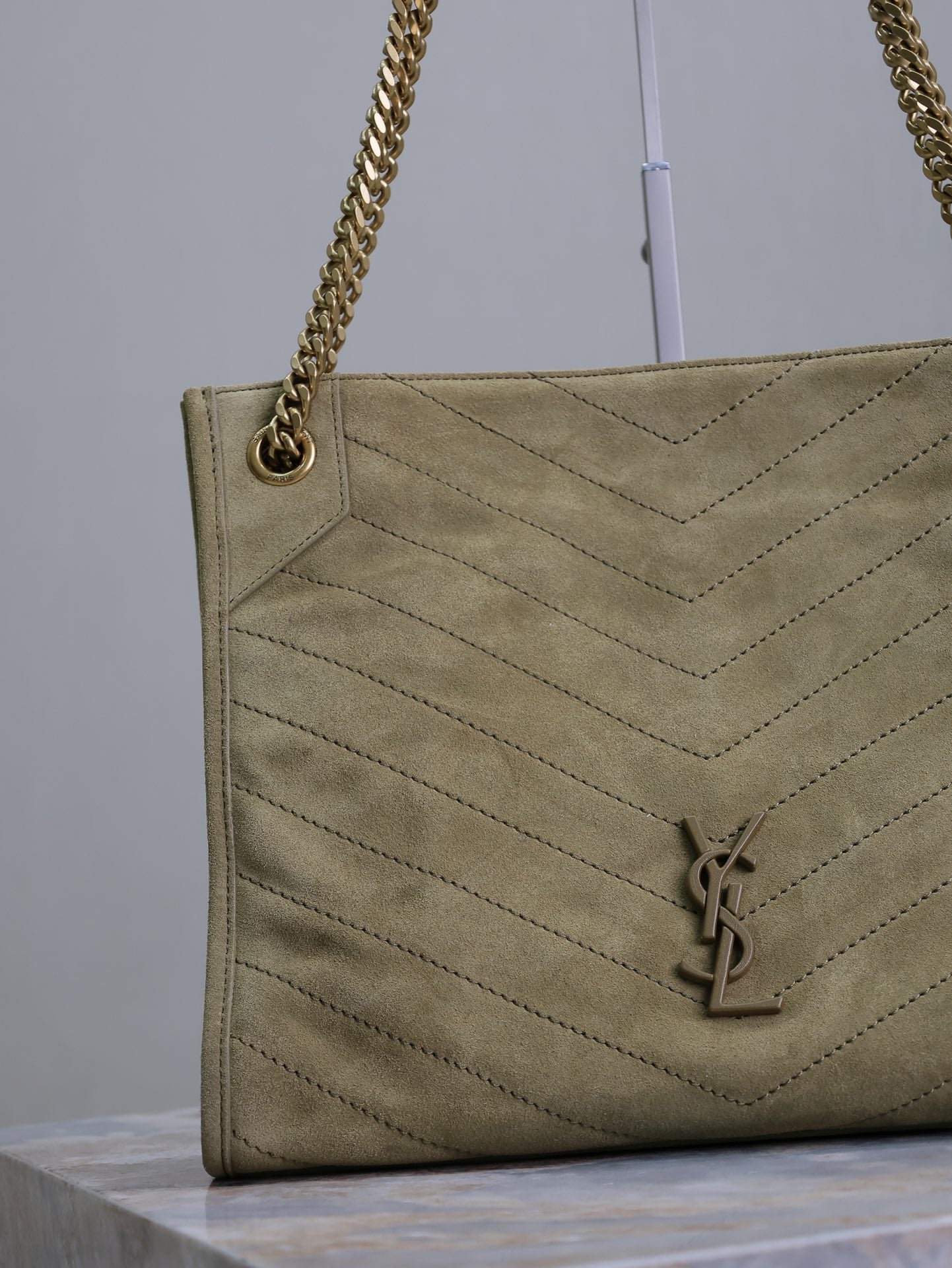 NIKI SHOPPING BAG 33 IN ECRU BEIGE SUEDE GOLD HARDWARE