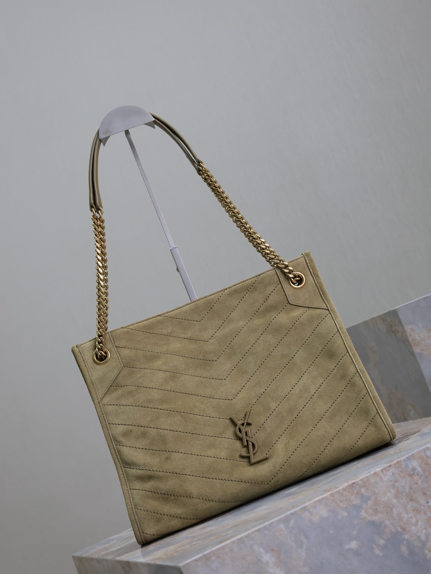 NIKI SHOPPING BAG 33 IN ECRU BEIGE SUEDE GOLD HARDWARE