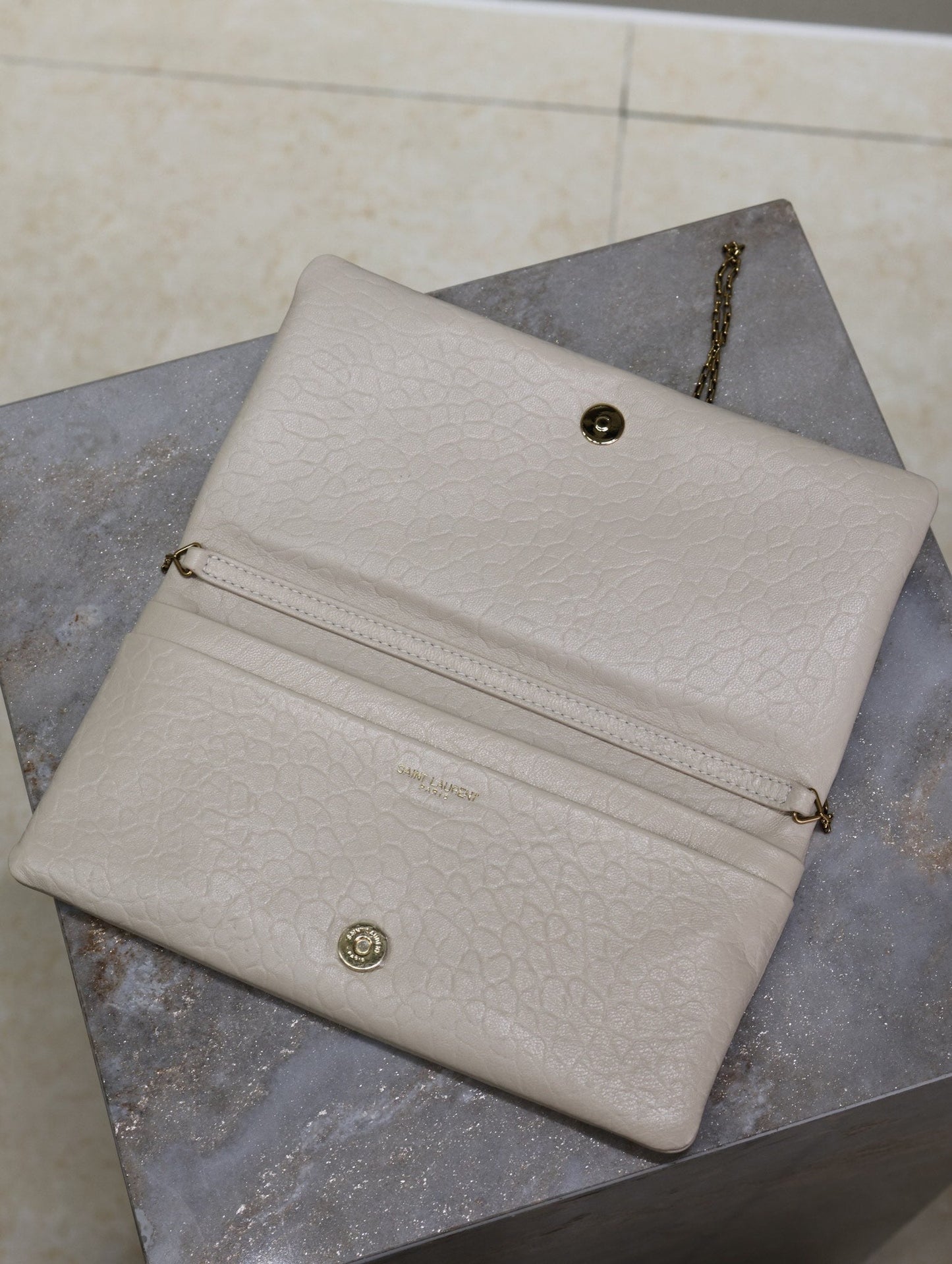 CALYPSO POUCH 24 IN WHITE ELEPHANT TEXTURED LAMBSKIN GOLD LOGO