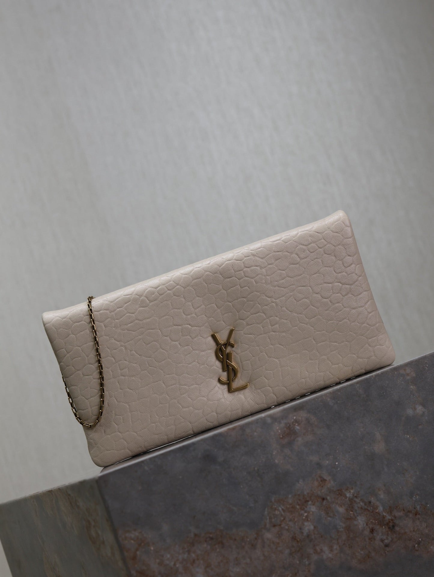 CALYPSO POUCH 24 IN WHITE ELEPHANT TEXTURED LAMBSKIN GOLD LOGO