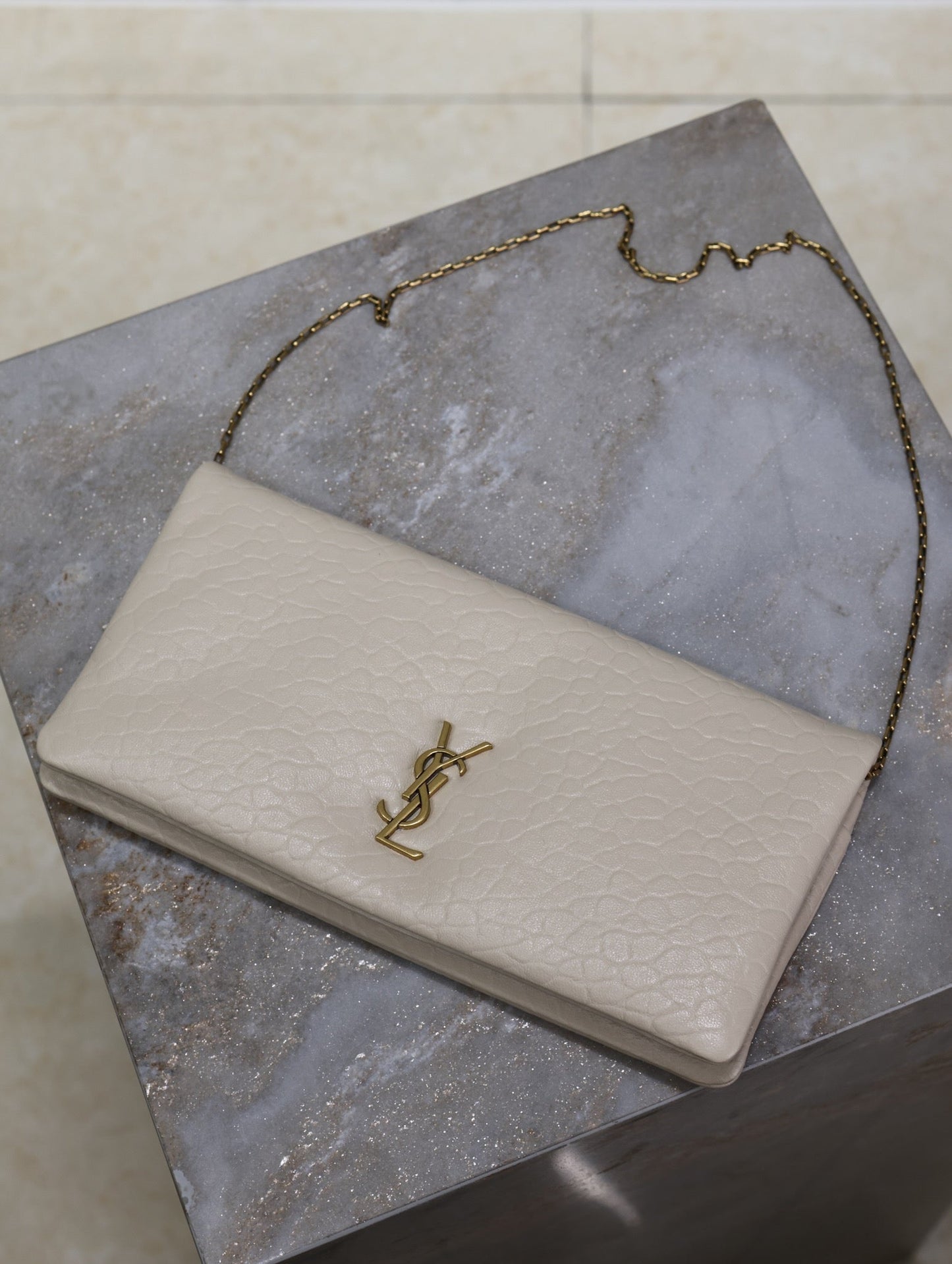 CALYPSO POUCH 24 IN WHITE ELEPHANT TEXTURED LAMBSKIN GOLD LOGO