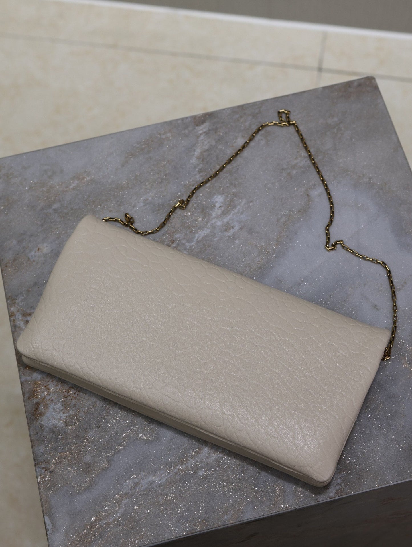 CALYPSO POUCH 24 IN WHITE ELEPHANT TEXTURED LAMBSKIN GOLD LOGO