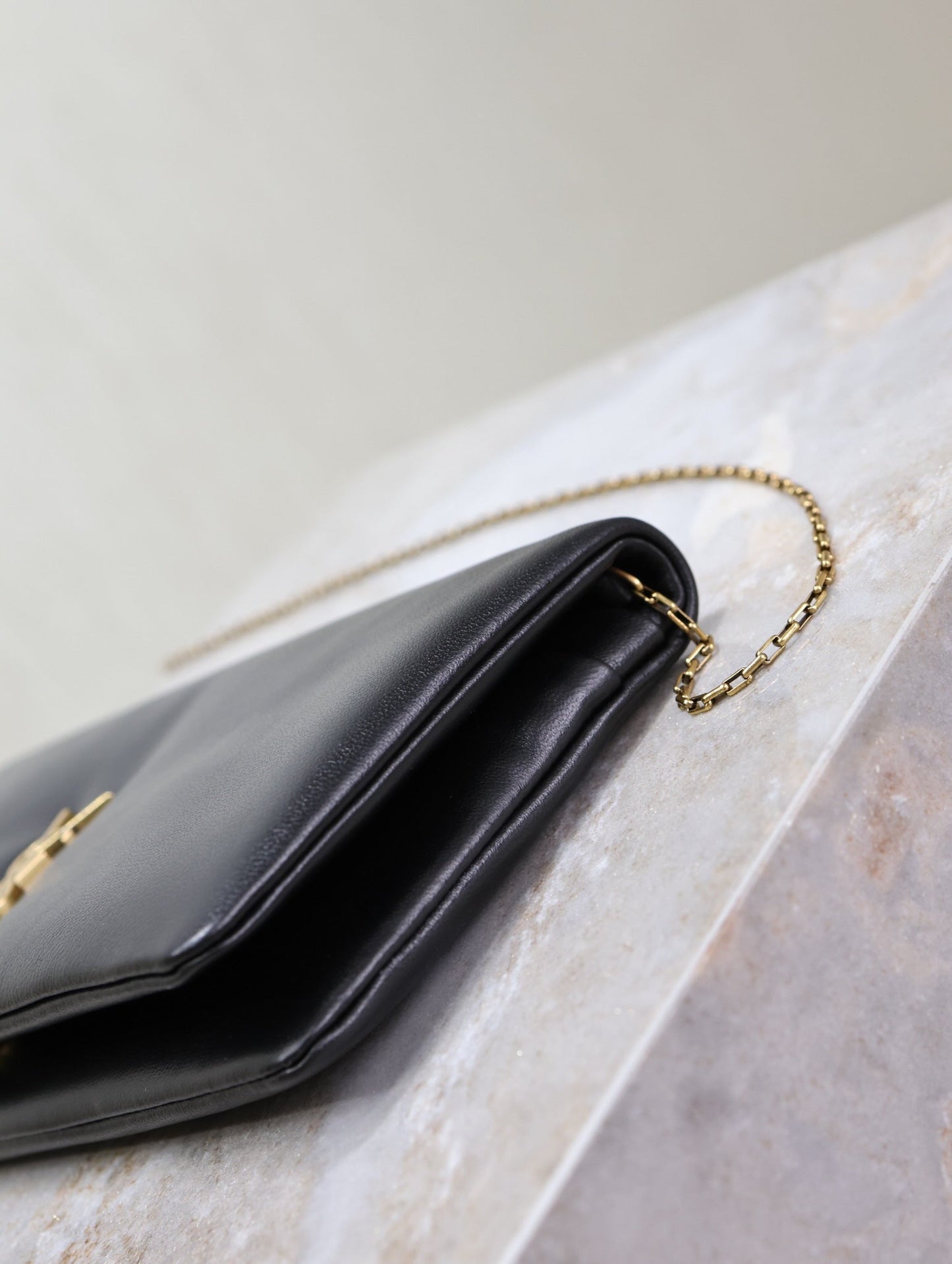 CALYPSO POUCH 24 IN BLACK LAMBSKIN GOLD LOGO