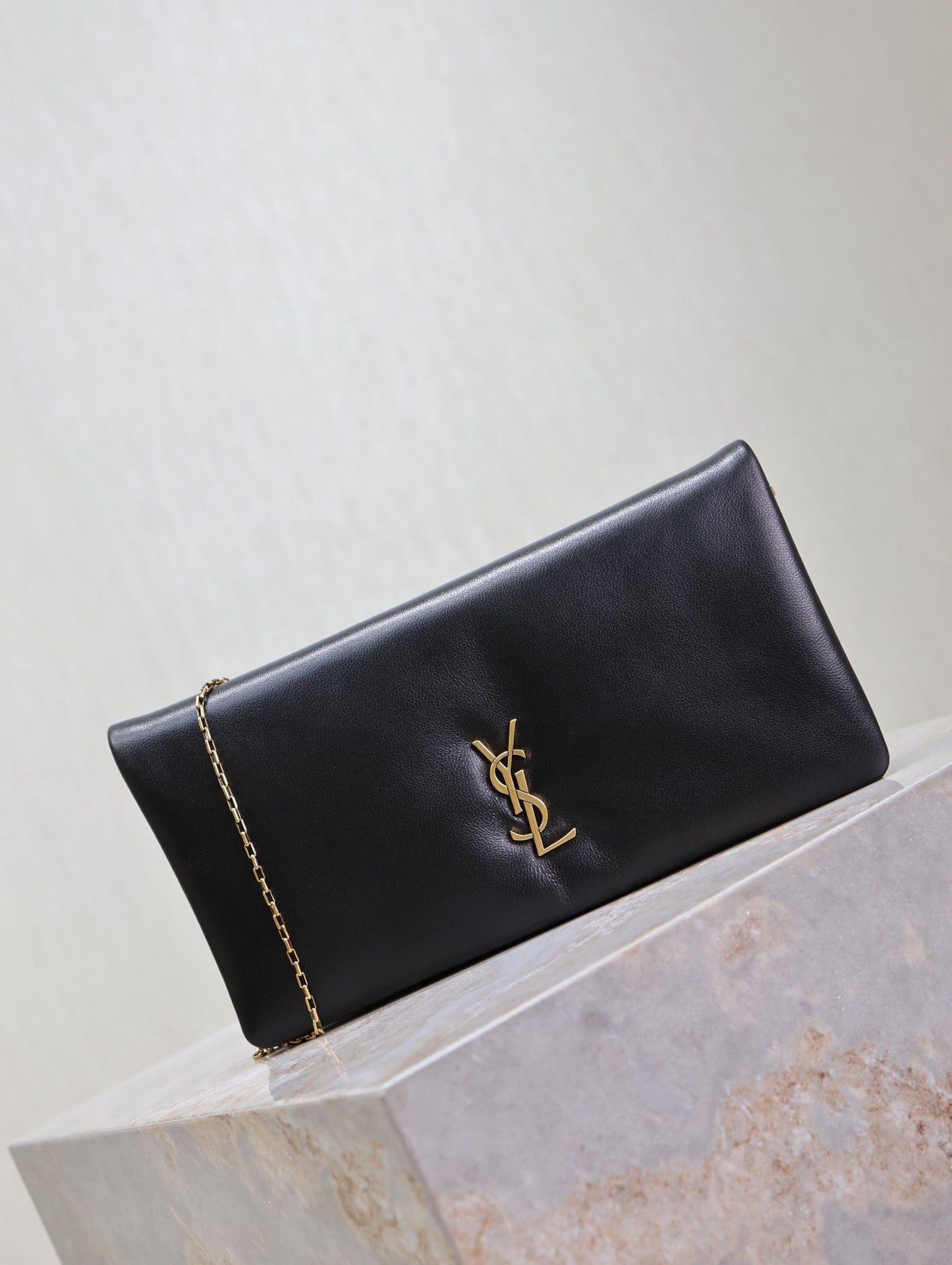 CALYPSO POUCH 24 IN BLACK LAMBSKIN GOLD LOGO