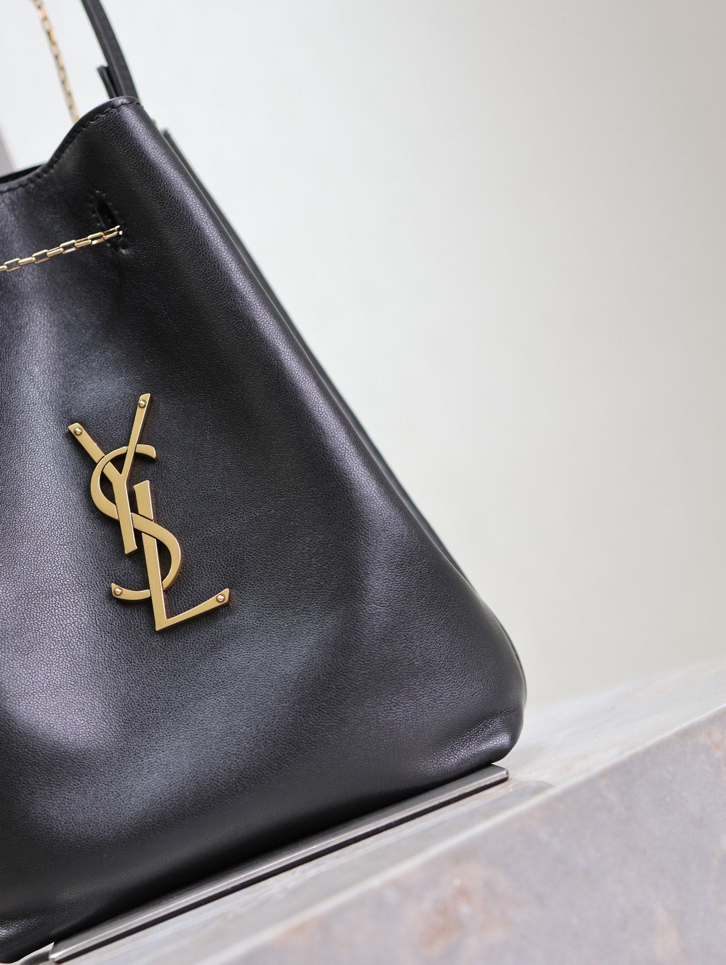 POCHON BUCKET BAG 20 IN BLACK LAMBSKIN GOLD HARDWARE