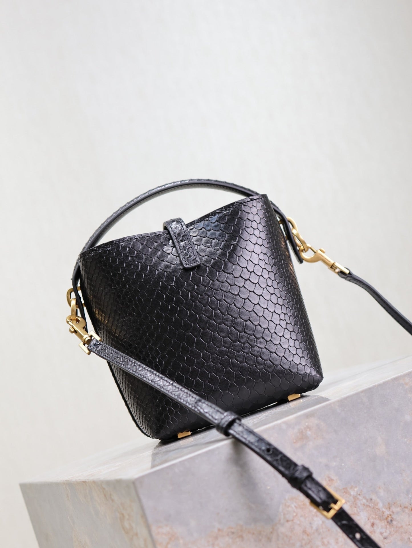 LE 37 MINI BAG 15 IN BLACK SNAKE PATTERN CALFSKIN