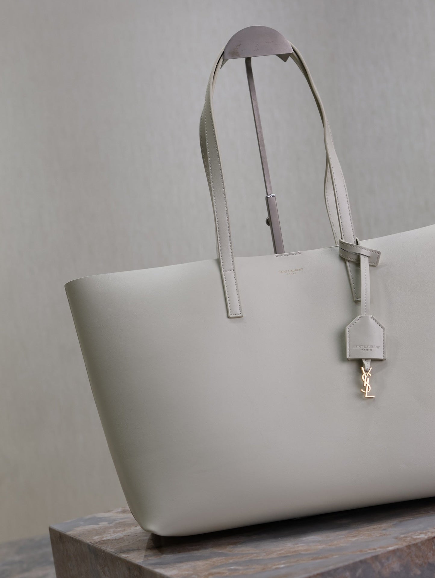 SHOPPING TOTE BAG 38 IN WHITE CALFSKIN