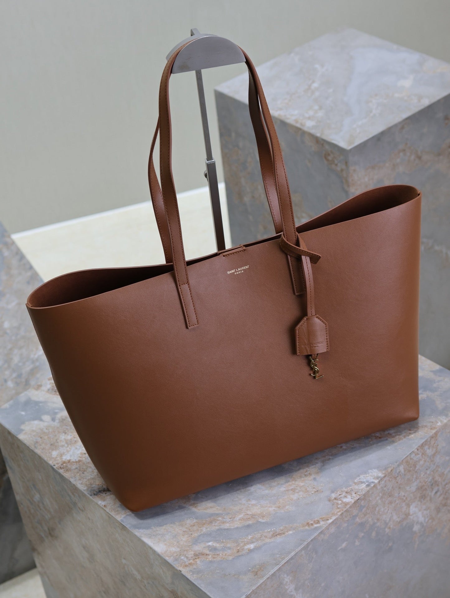 SHOPPING TOTE BAG 38 IN RED BROWN CALFSKIN