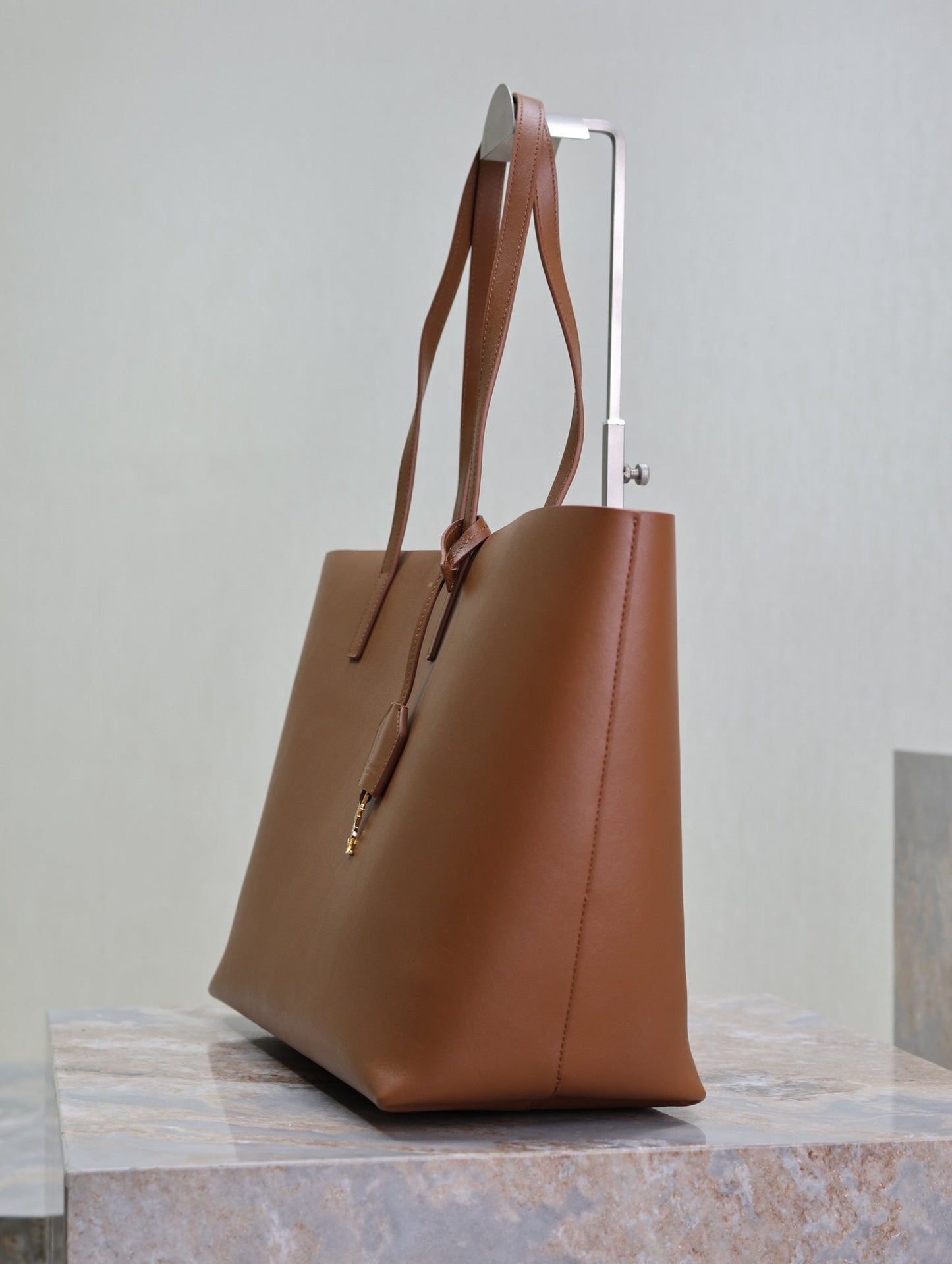 SHOPPING TOTE BAG 38 IN RED BROWN CALFSKIN