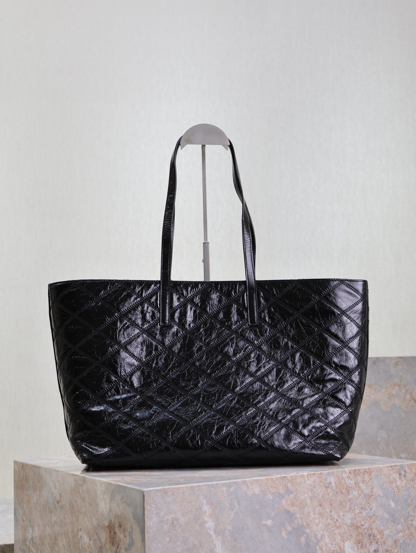 SHOPPING TOTE BAG 38 IN BLACK CRUMPLED CALFSKIN