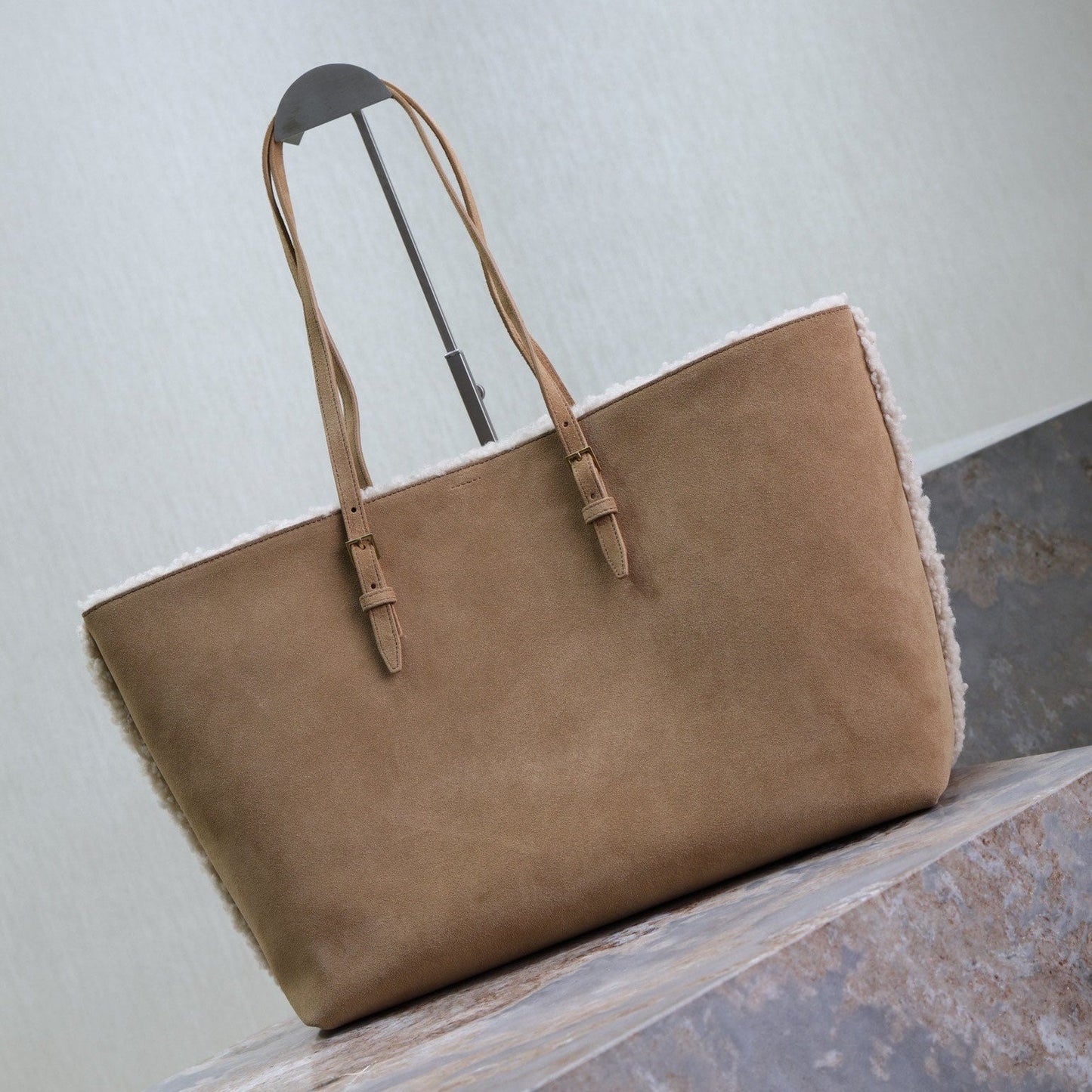 SHOPPING TOTE BAG 38 IN TAN BROWN SUEDE AND WHITE SHEARLING TRIM