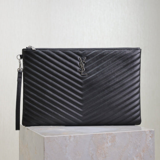 CLUTCH 36 IN BLACK QUILTED CALFSKIN SILVER BUCKLE