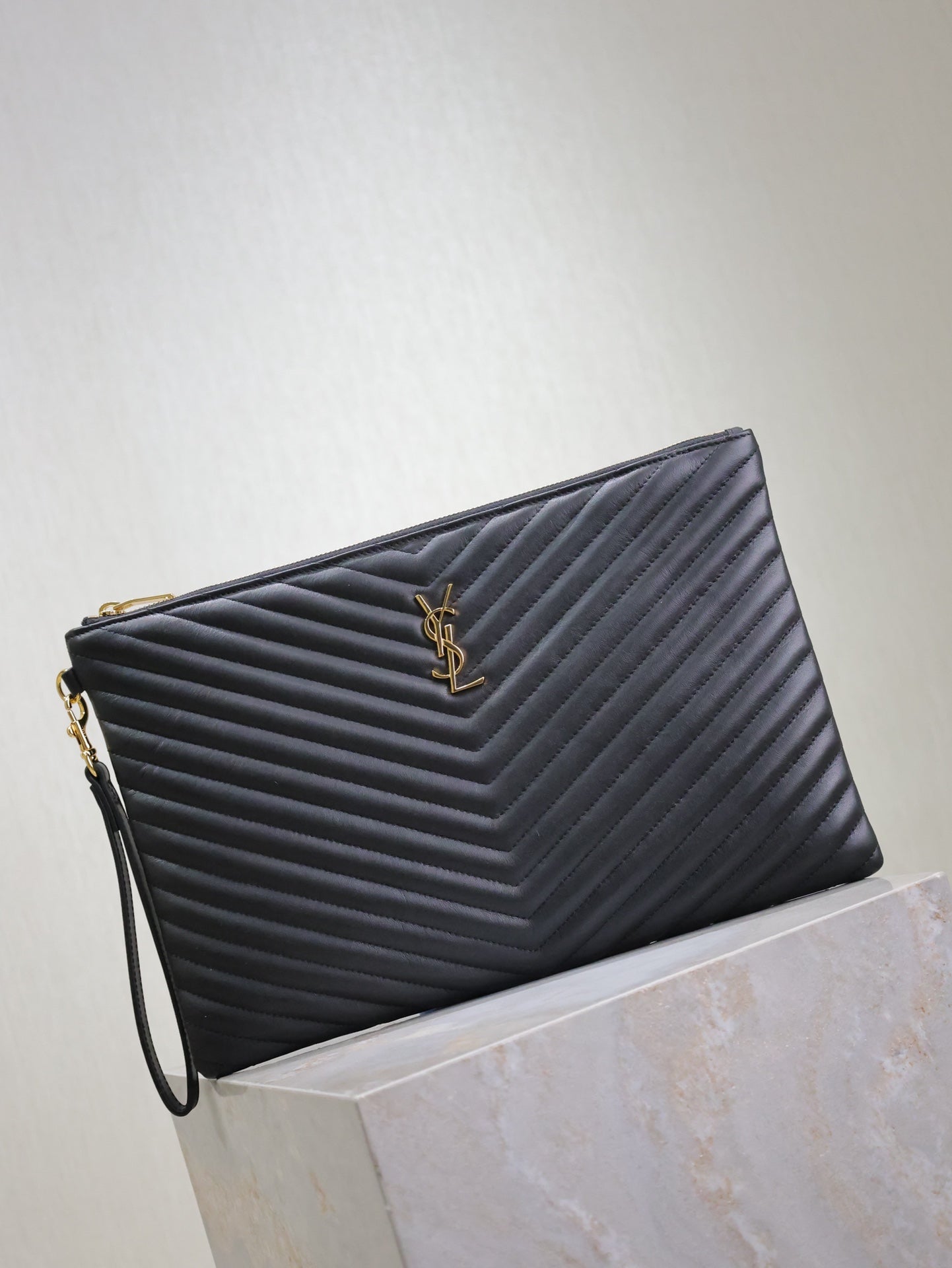 CLUTCH 36 IN BLACK QUILTED CALFSKIN GOLD BUCKLE