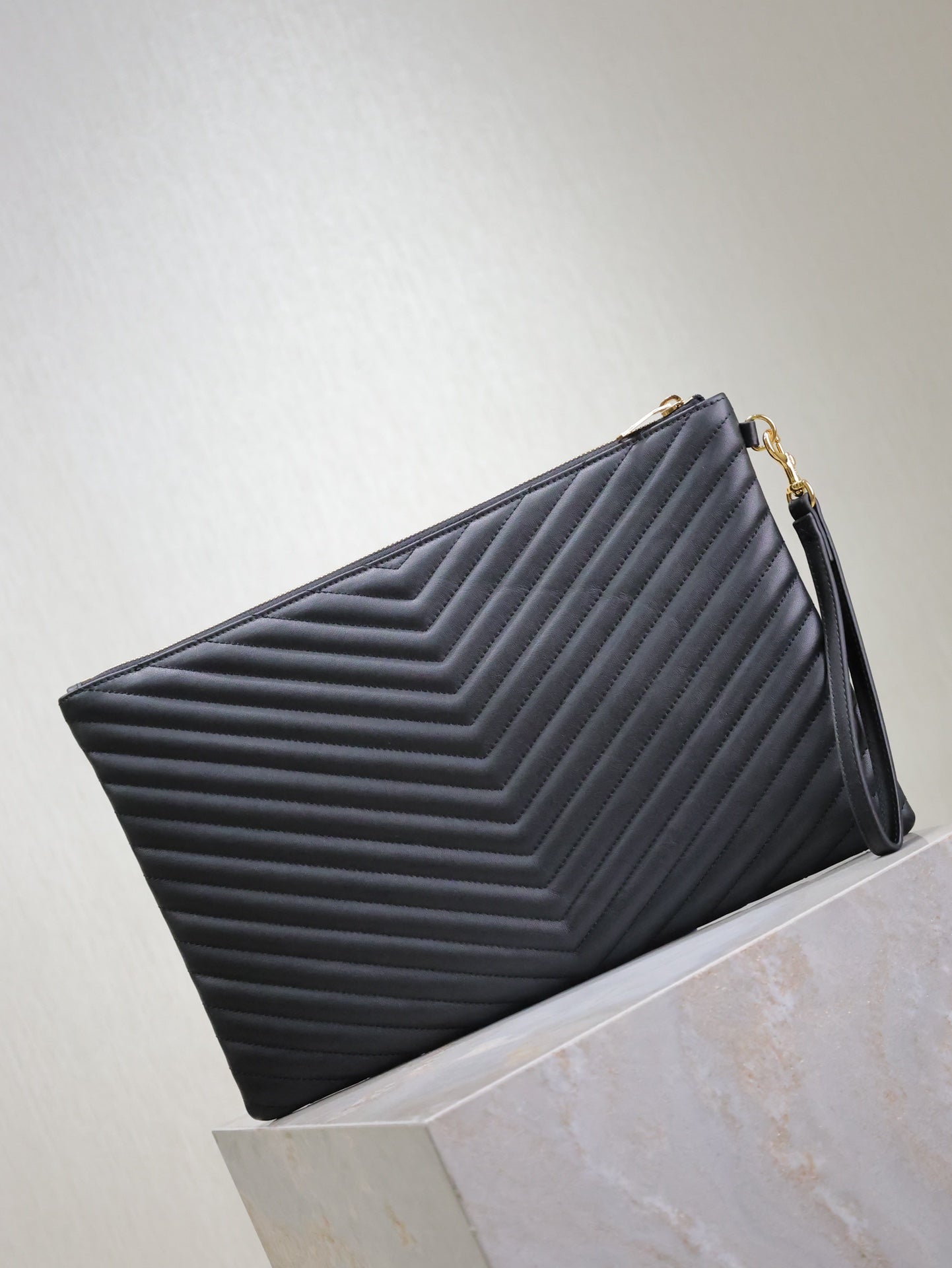 CLUTCH 36 IN BLACK QUILTED CALFSKIN GOLD BUCKLE