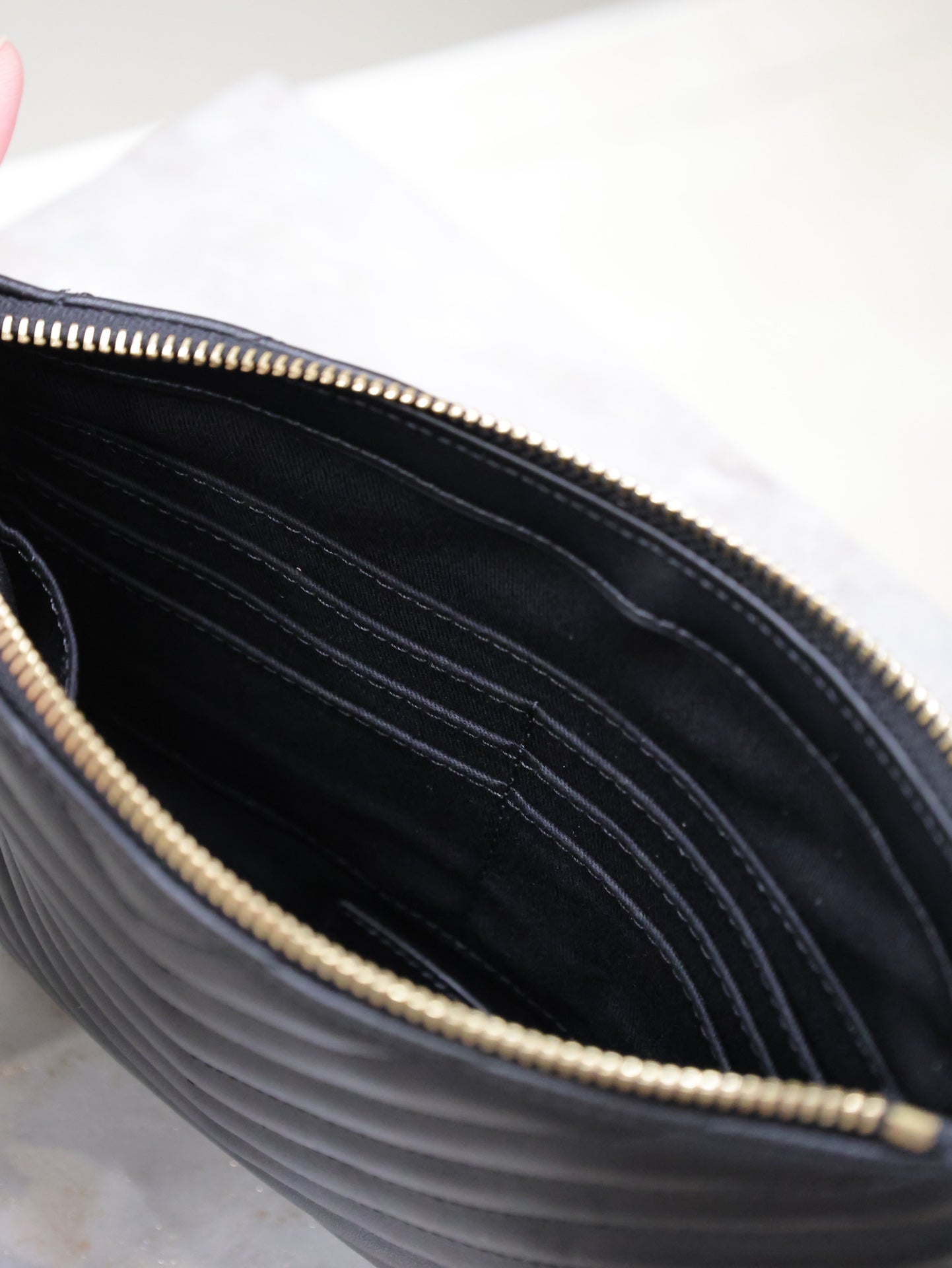 CLUTCH 24 IN BLACK QUILTED CALFSKIN GOLD BUCKLE