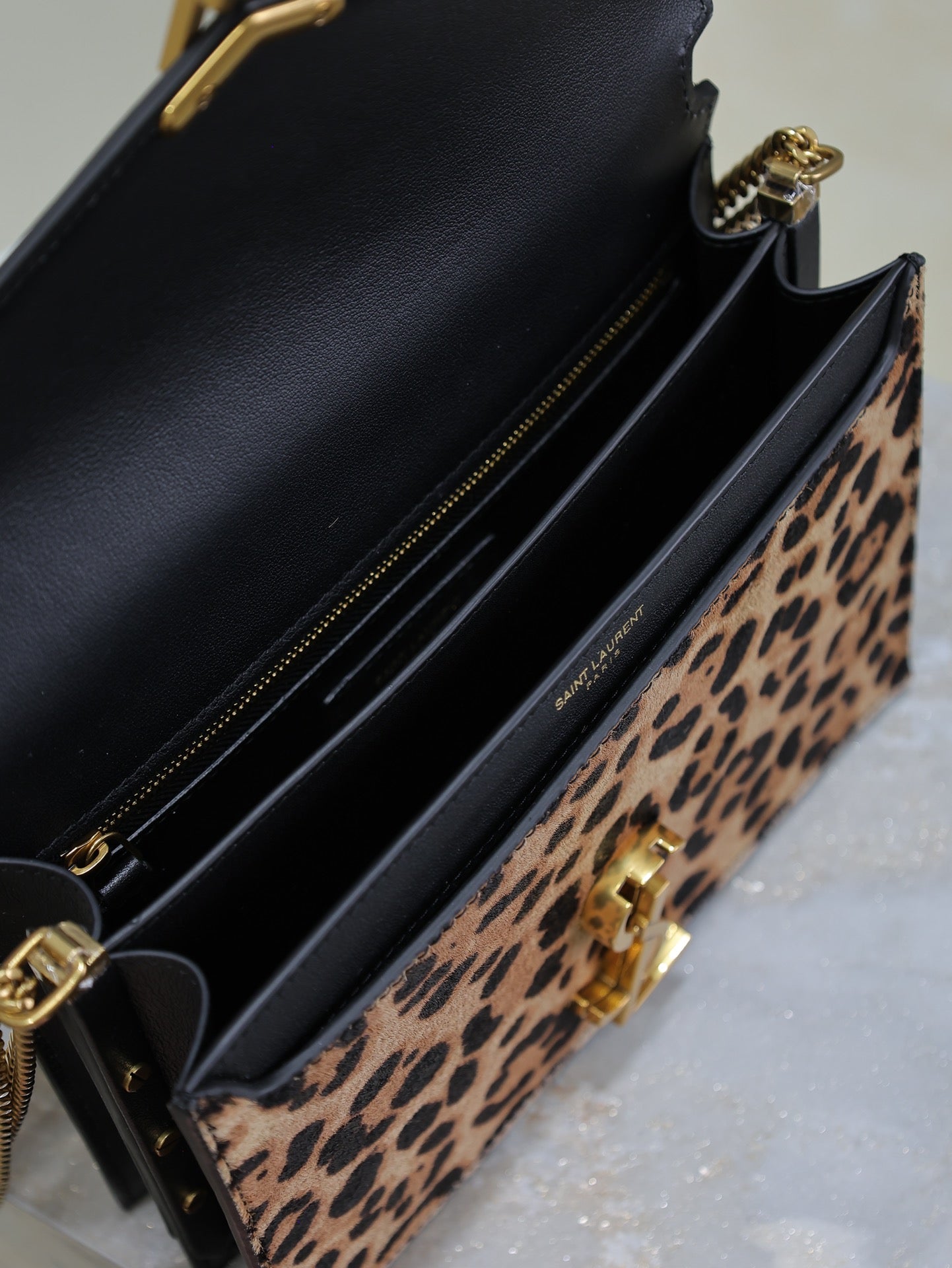 CASSANDRA CHAIN BAG 22 IN LEOPARD PRINT CALFSKIN GOLD HARDWARE