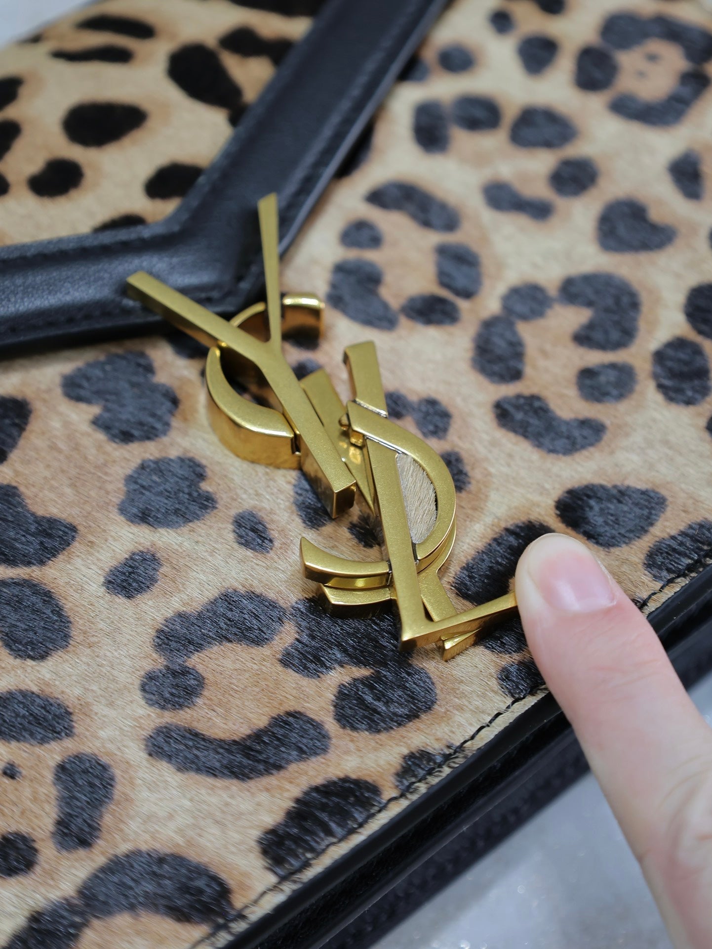 CASSANDRA CHAIN BAG 22 IN LEOPARD PRINT CALFSKIN GOLD HARDWARE