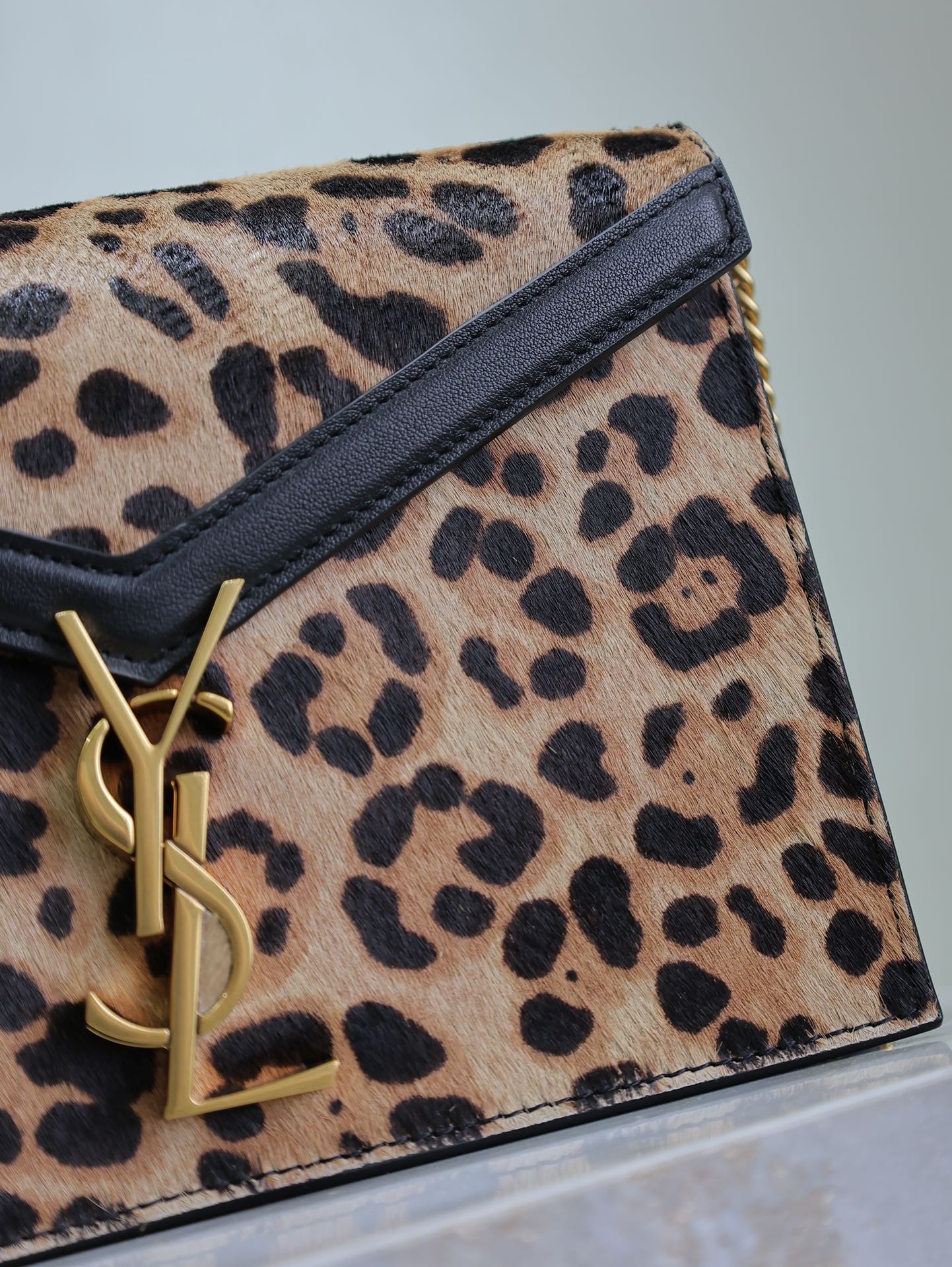 CASSANDRA CHAIN BAG 22 IN LEOPARD PRINT CALFSKIN GOLD HARDWARE