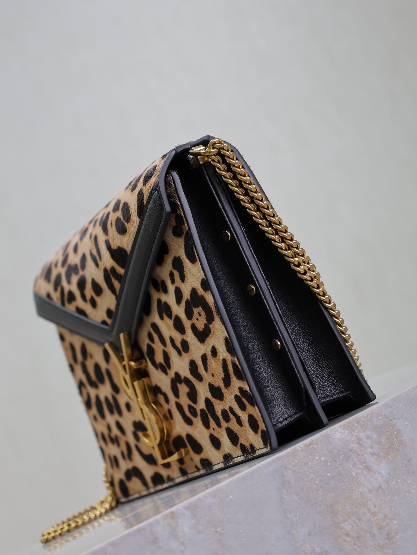 CASSANDRA CHAIN BAG 22 IN LEOPARD PRINT CALFSKIN GOLD HARDWARE