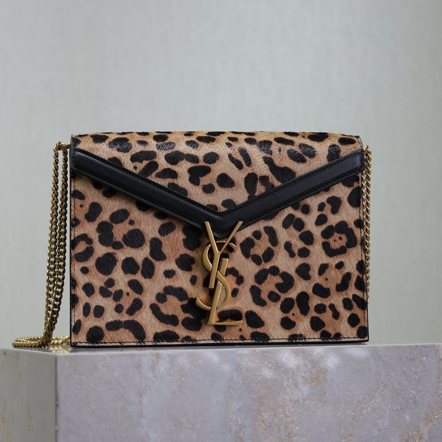 CASSANDRA CHAIN BAG 22 IN LEOPARD PRINT CALFSKIN GOLD HARDWARE