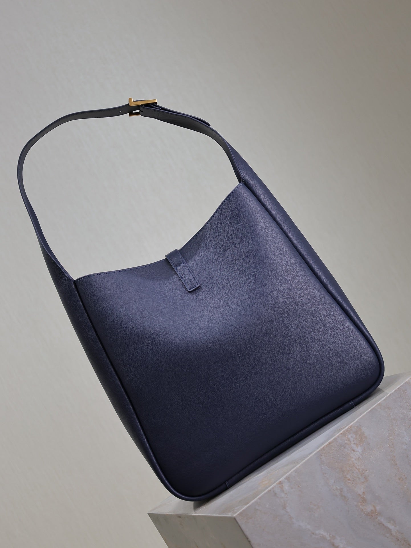 LE 5 À 7 LARGE BAG 31 IN BERRY BLUE LAMBSKIN