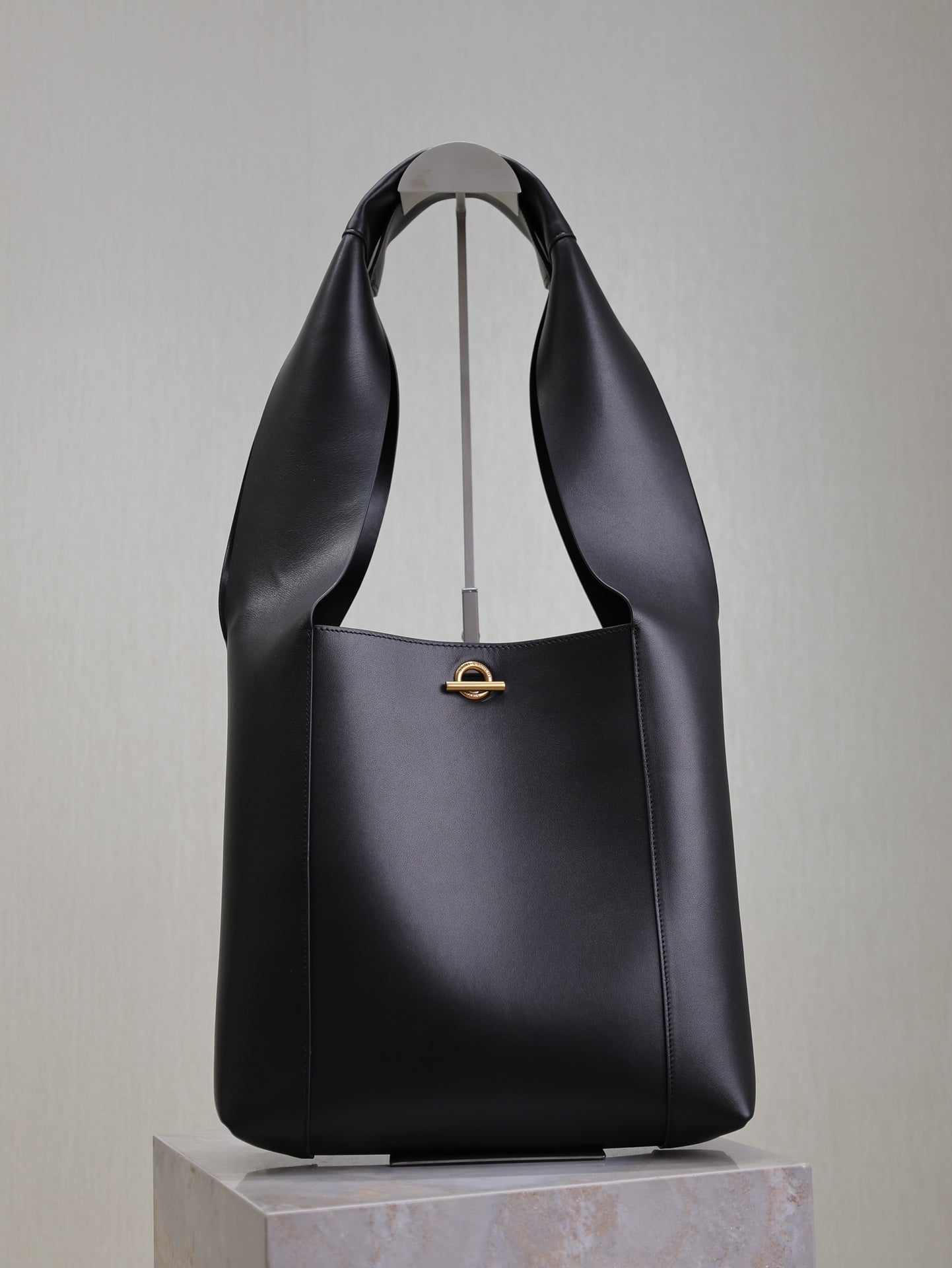 TANGER HOBO BAG 27 IN BLACK CALFSKIN