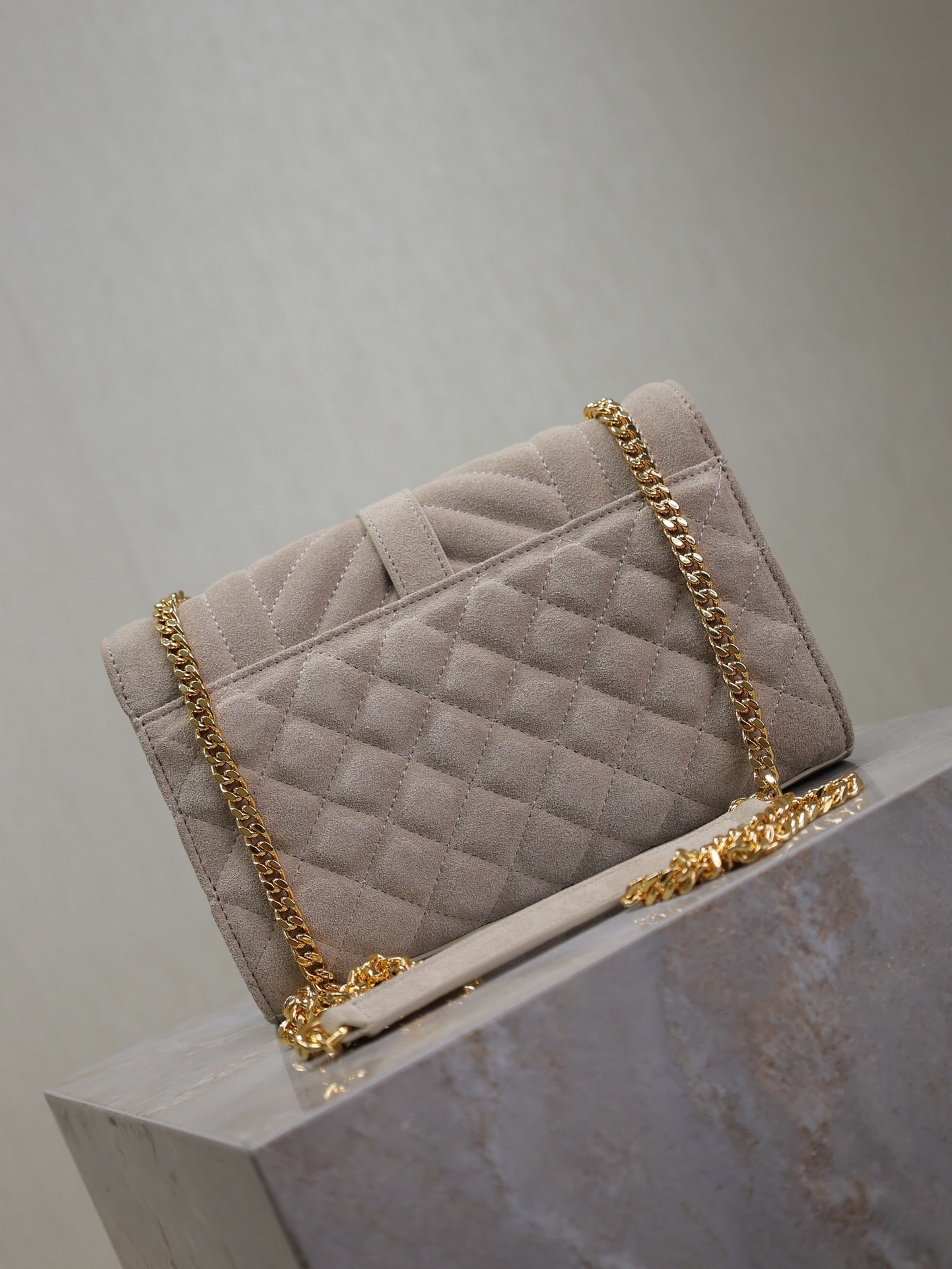 ENVELOPE SMALL CHAIN BAG 22 IN BEIGE SUEDE GOLD HARDWARE