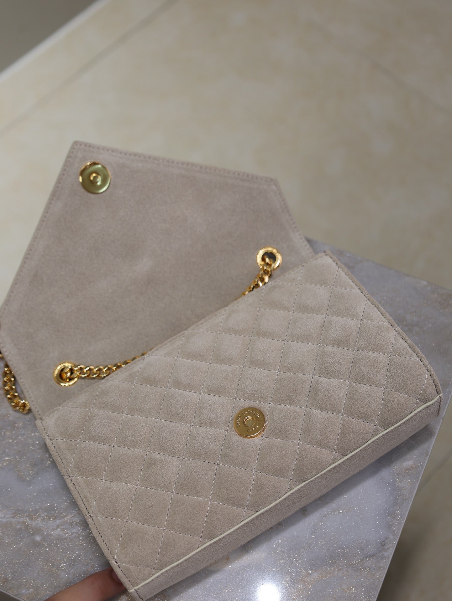 ENVELOPE SMALL CHAIN BAG 22 IN BEIGE SUEDE GOLD HARDWARE