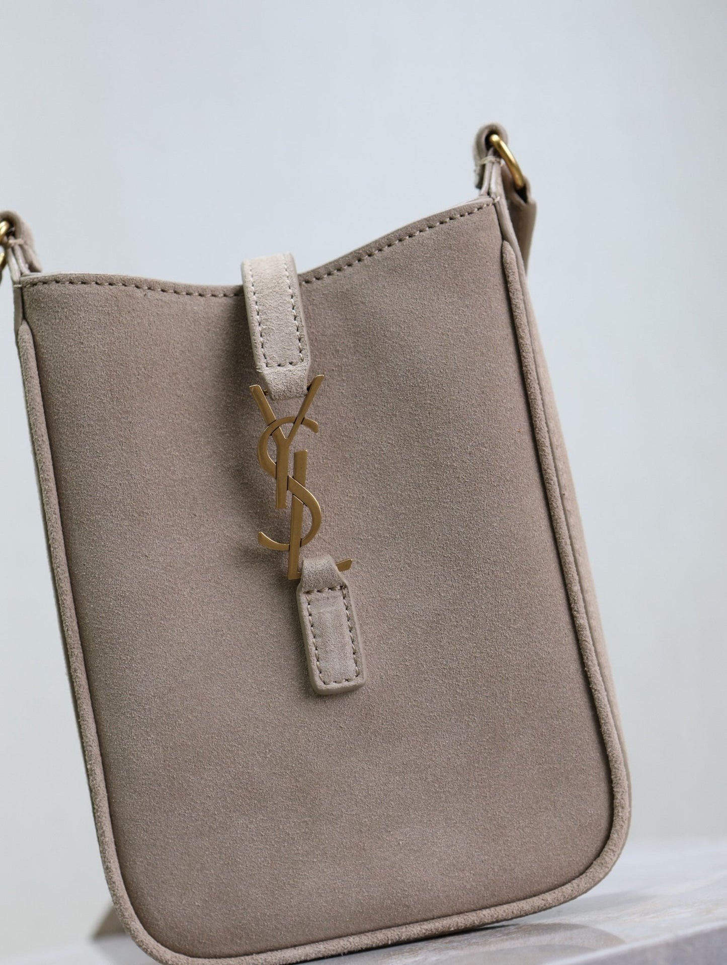 LE 5 À 7 HOBO MINI BAG 18 IN LIGHT BROWN SUEDE COPPER HARDWARE