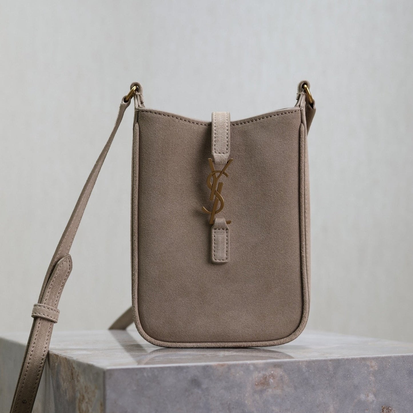 LE 5 À 7 HOBO MINI BAG 18 IN LIGHT BROWN SUEDE COPPER HARDWARE